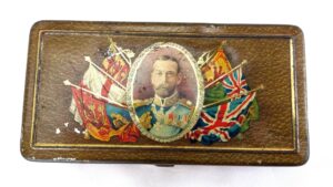 British, WW1, Rowntree & Co Ltd George V ‘Gift to the Troops’ Chocolate Tin, Dated 1915 – Sliding Drawer, Patriotic Collectible