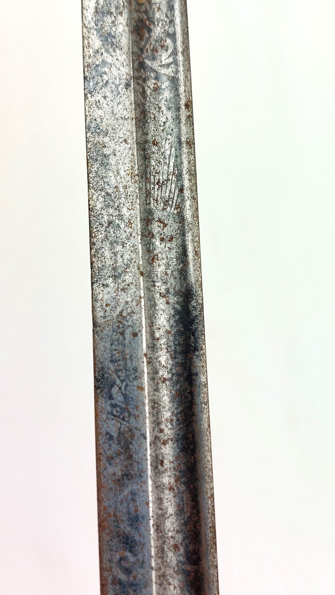 British, WW1, 1912 Pattern Cavalry Officer’s Sword, Retailed by Maxwell, 8 Dover Street London, Plain Bowl Guard, Etched Blade, "Made in England" - Image 15