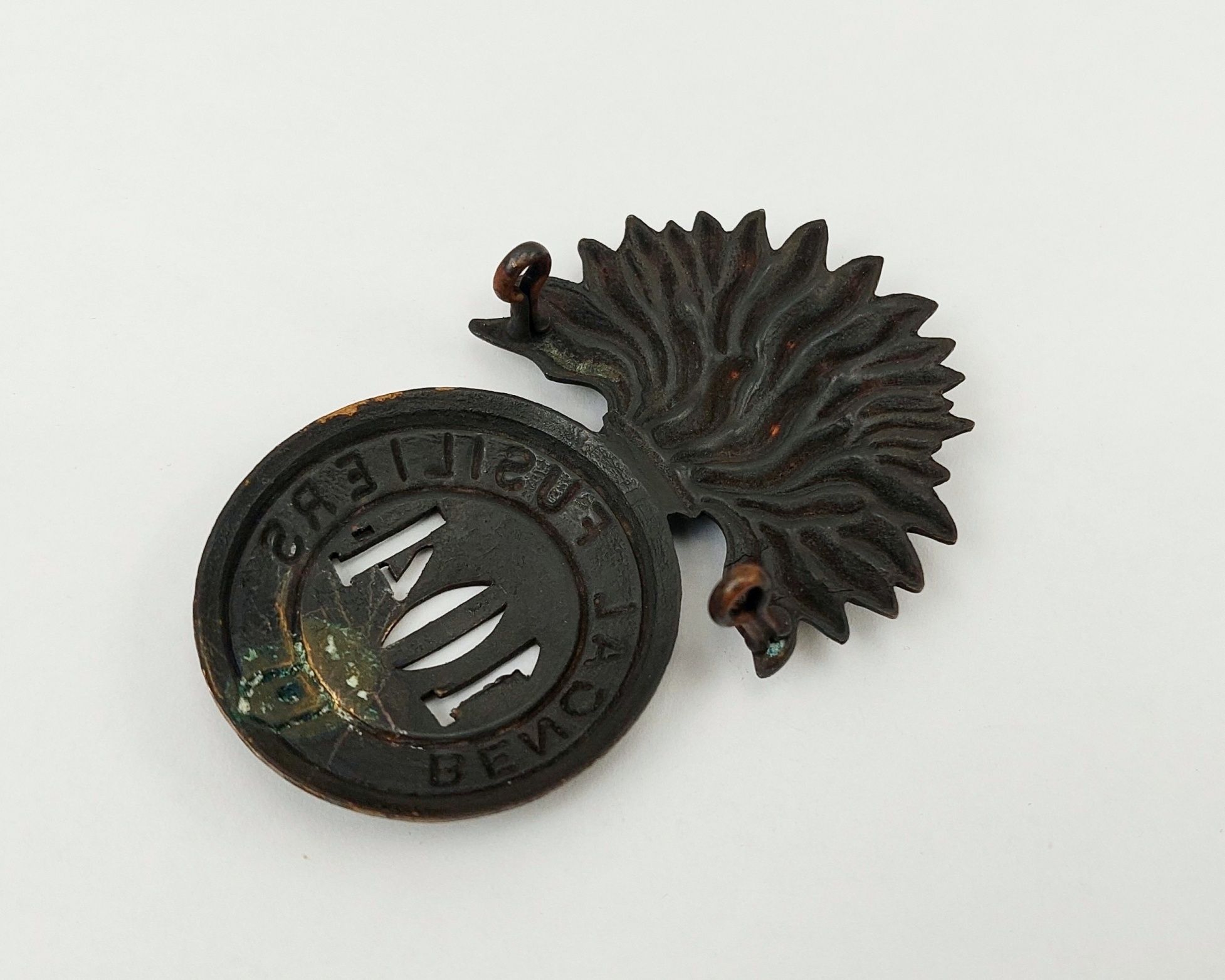 Victorian 104th Bengal Fusiliers Glengarry Badge - Image 2