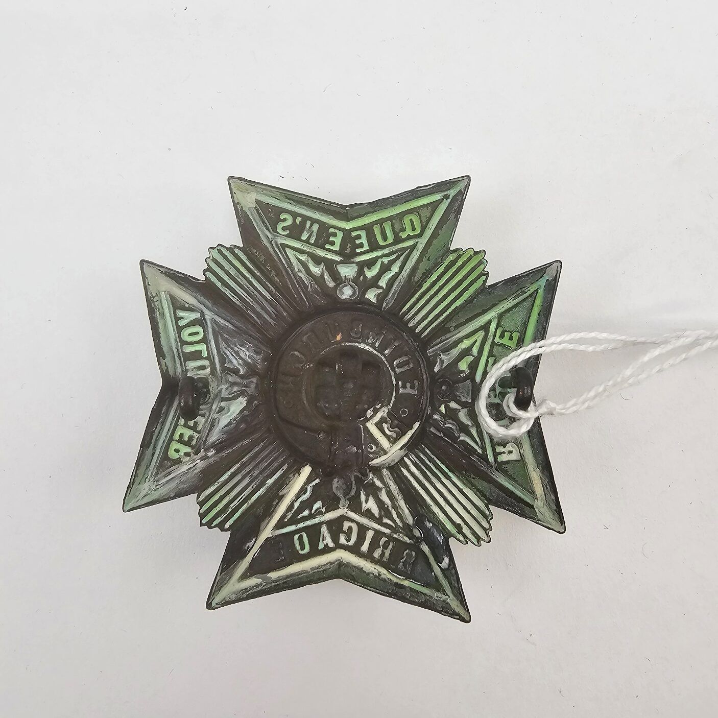 Queens Edinburgh Volunteer Rifle Brigade Cap Badge - Image 2