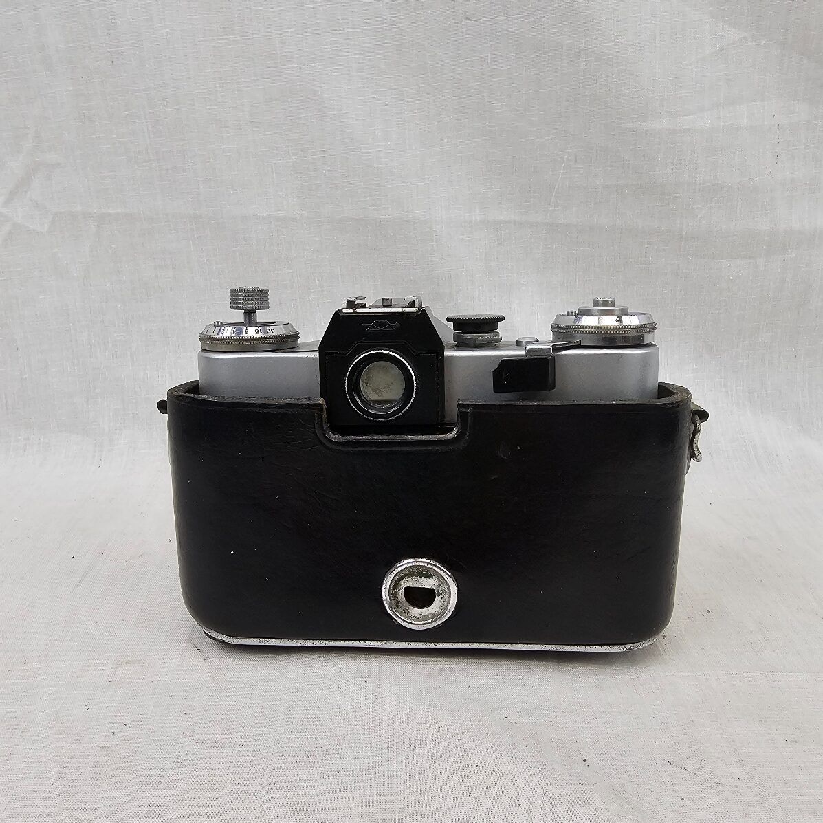 Vintage Soviet Era Zenit E 35mm Camera With Helios Lens - Image 6