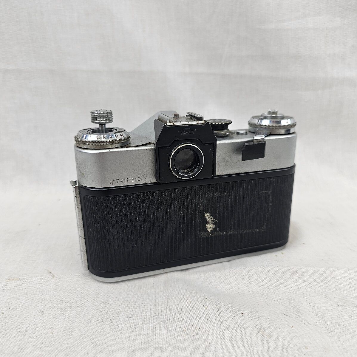 Vintage Soviet Era Zenit E 35mm Camera With Helios Lens - Image 5
