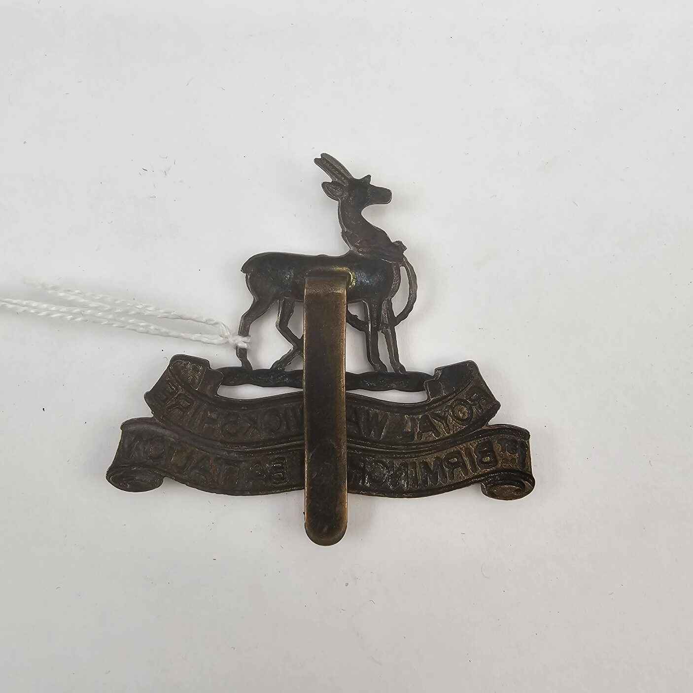 WW1 Kitcheners Army Royal Warwickshire Cap Badge - Image 2