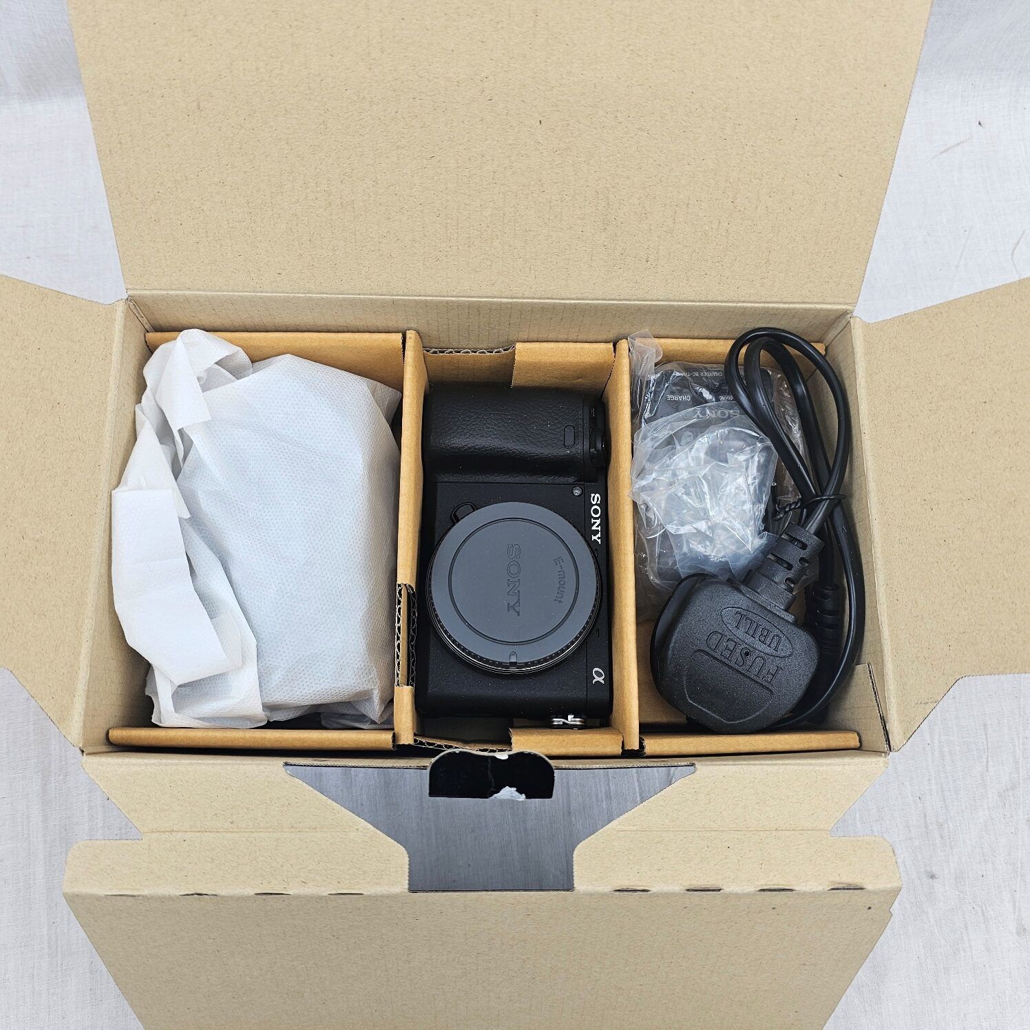 Sony Alpha A6400 Digital Mirrorless Camera with 18–135mm Lens & Kit - Image 4