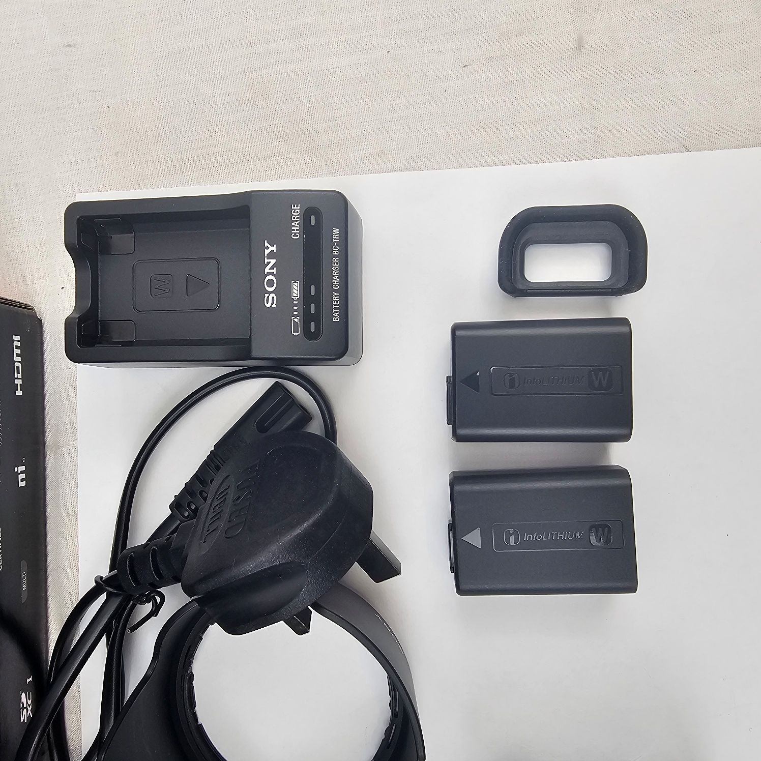 Sony Alpha A6400 Digital Mirrorless Camera with 18–135mm Lens & Kit - Image 7