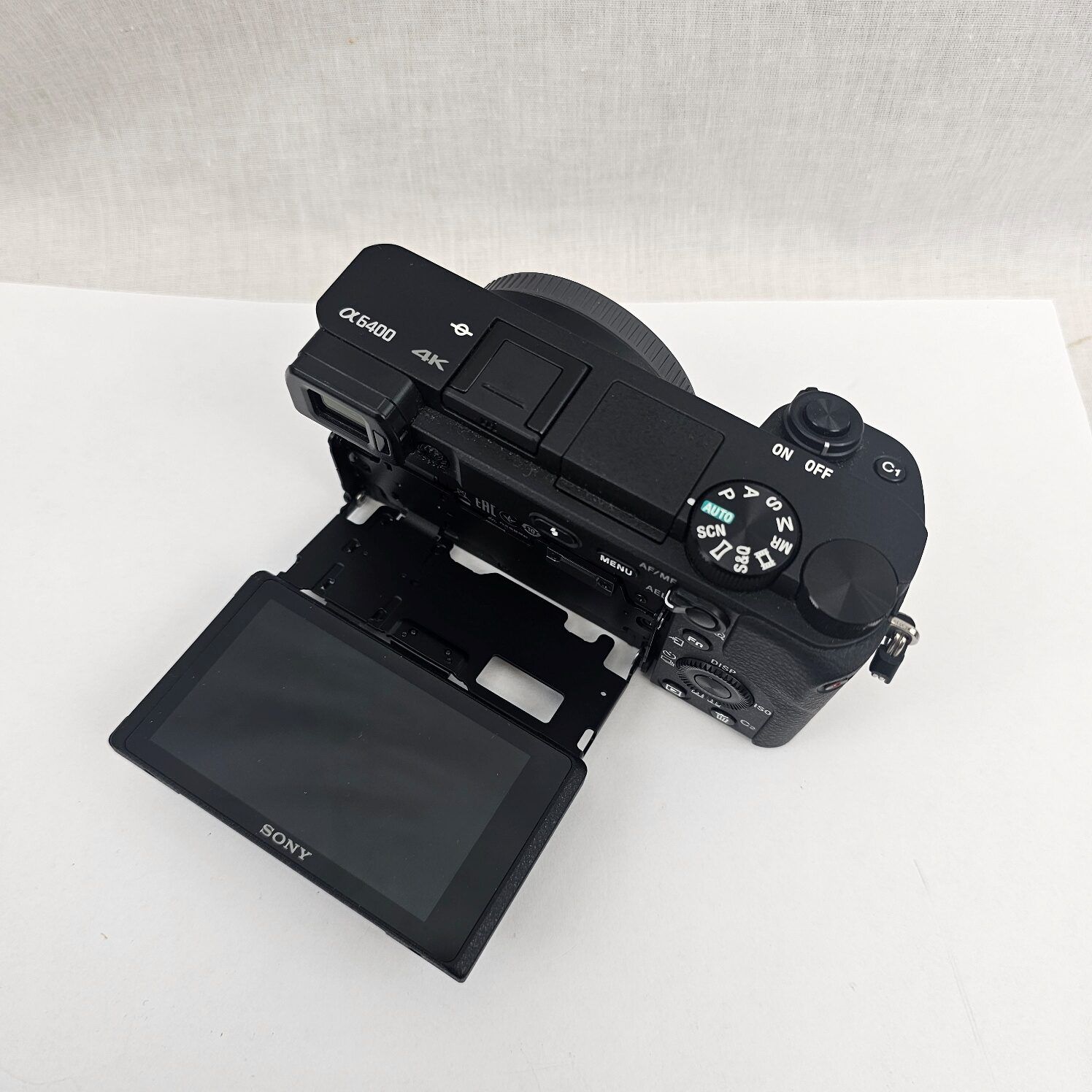 Sony Alpha A6400 Digital Mirrorless Camera with 18–135mm Lens & Kit - Image 10