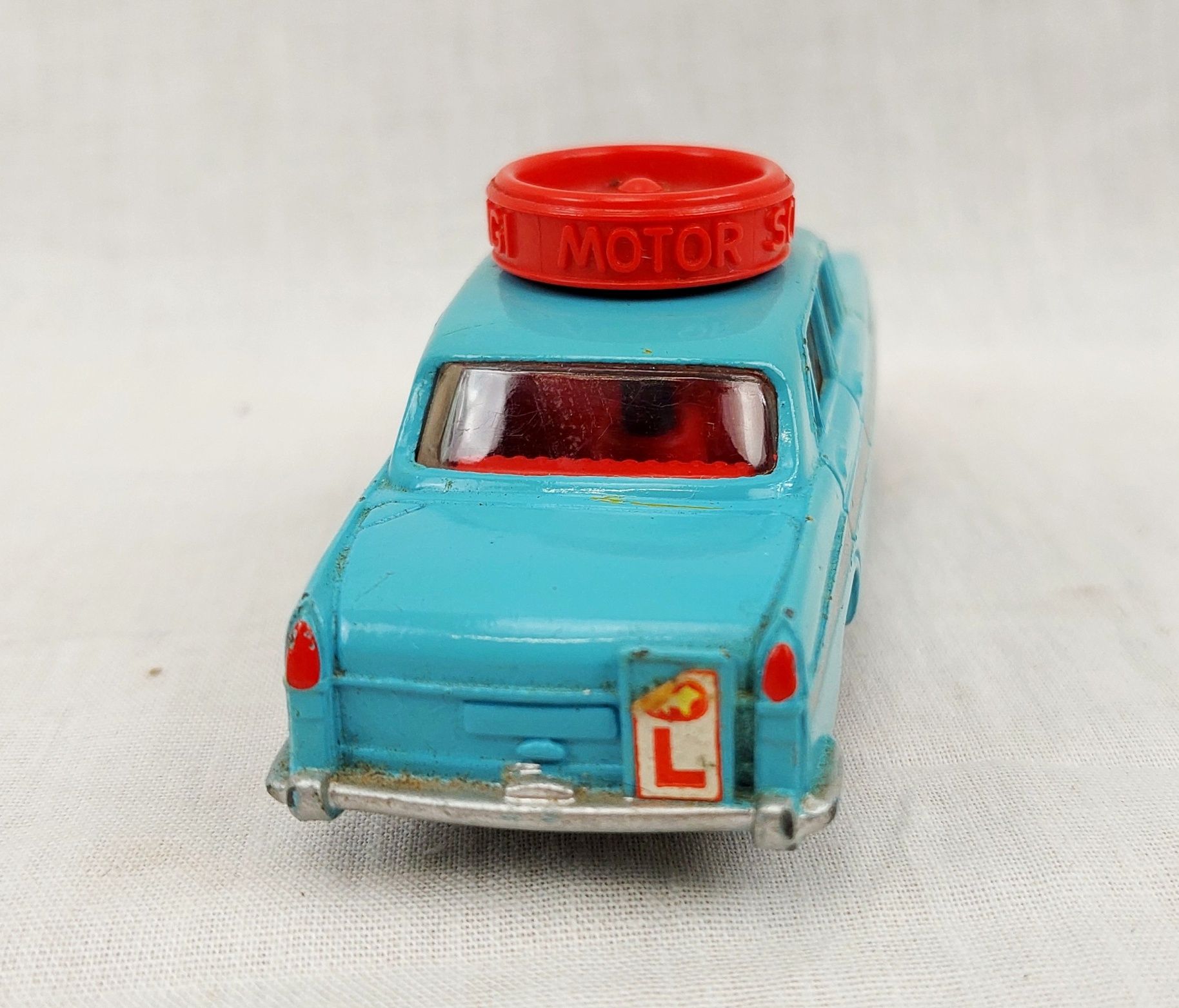 Corgi Toys 236 Austin A60 De Luxe Saloon Car - Image 3