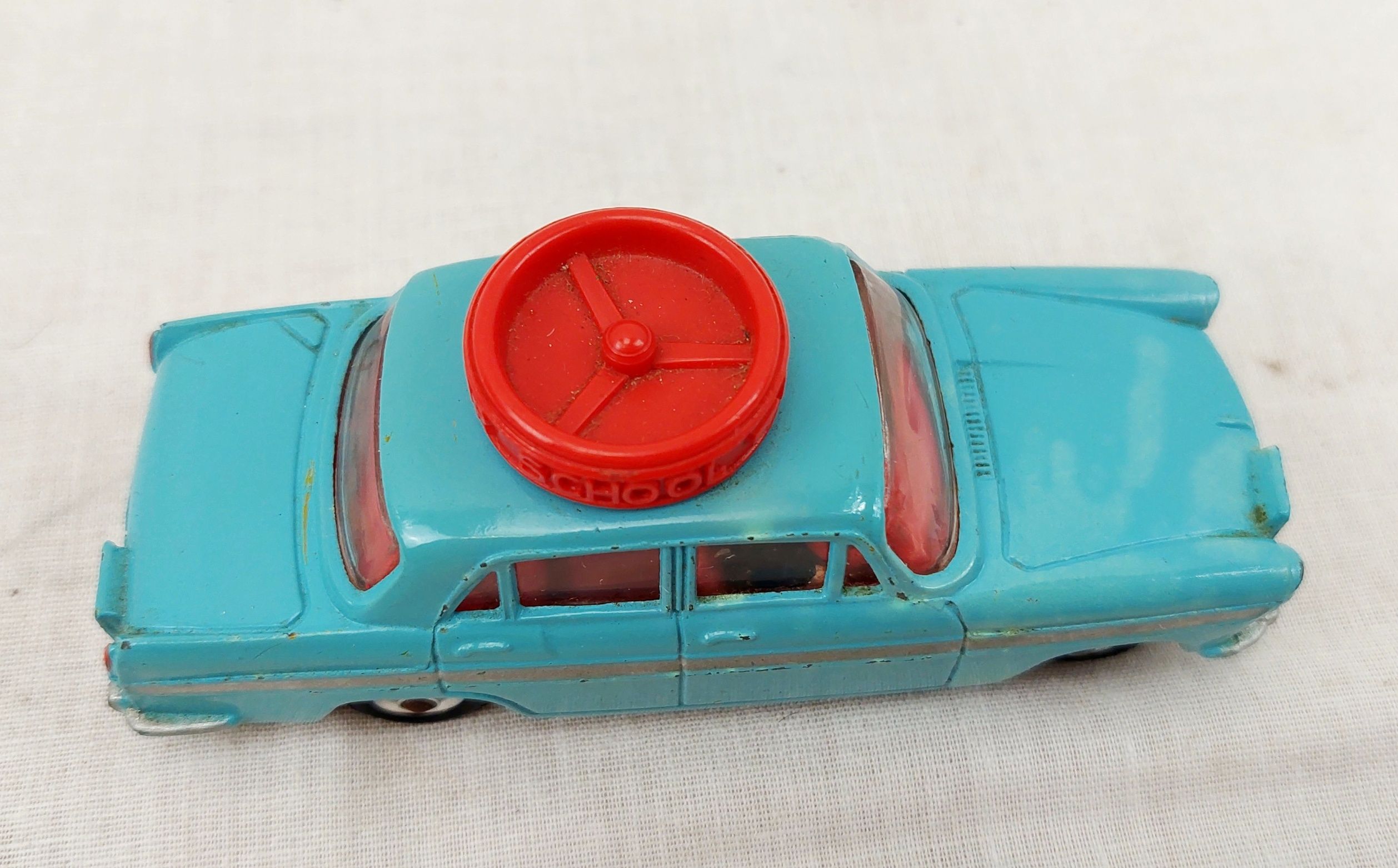 Corgi Toys 236 Austin A60 De Luxe Saloon Car - Image 4