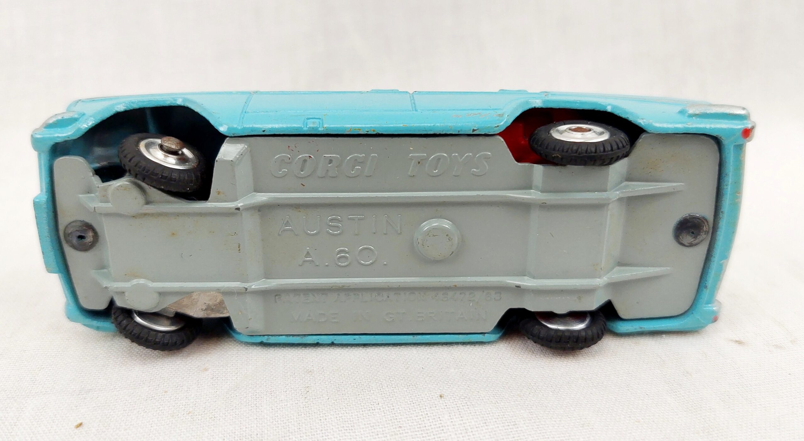Corgi Toys 236 Austin A60 De Luxe Saloon Car - Image 6