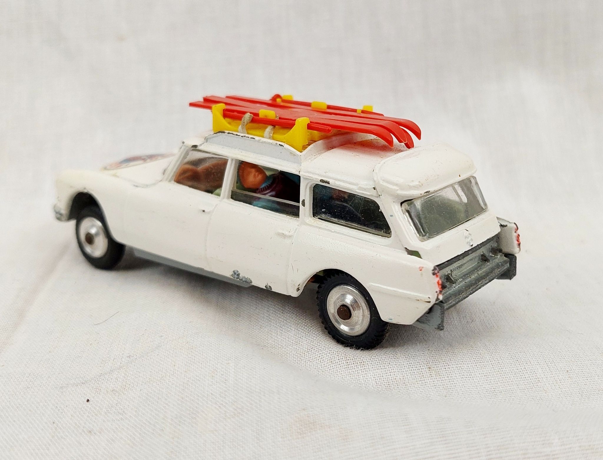 Corgi Toys 513 Citroen Safari Alpine Rescue Diecast Car - Image 4