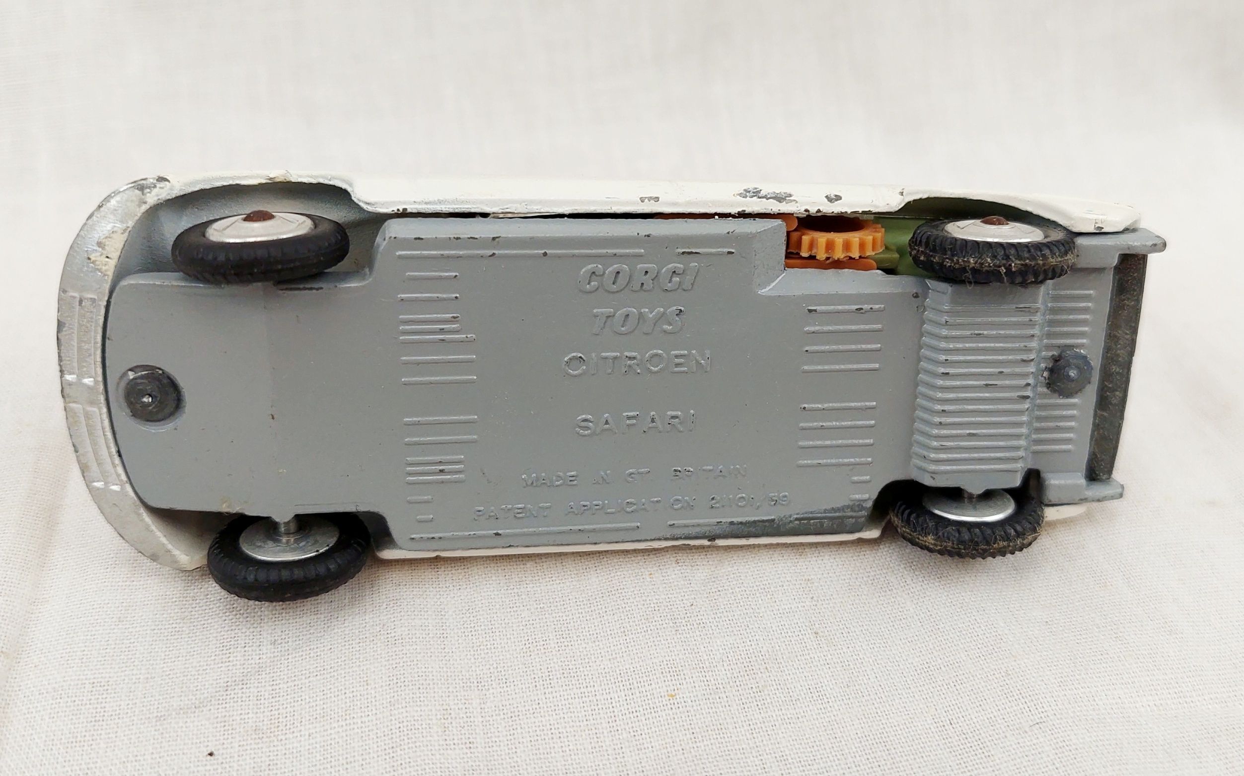 Corgi Toys 513 Citroen Safari Alpine Rescue Diecast Car - Image 6