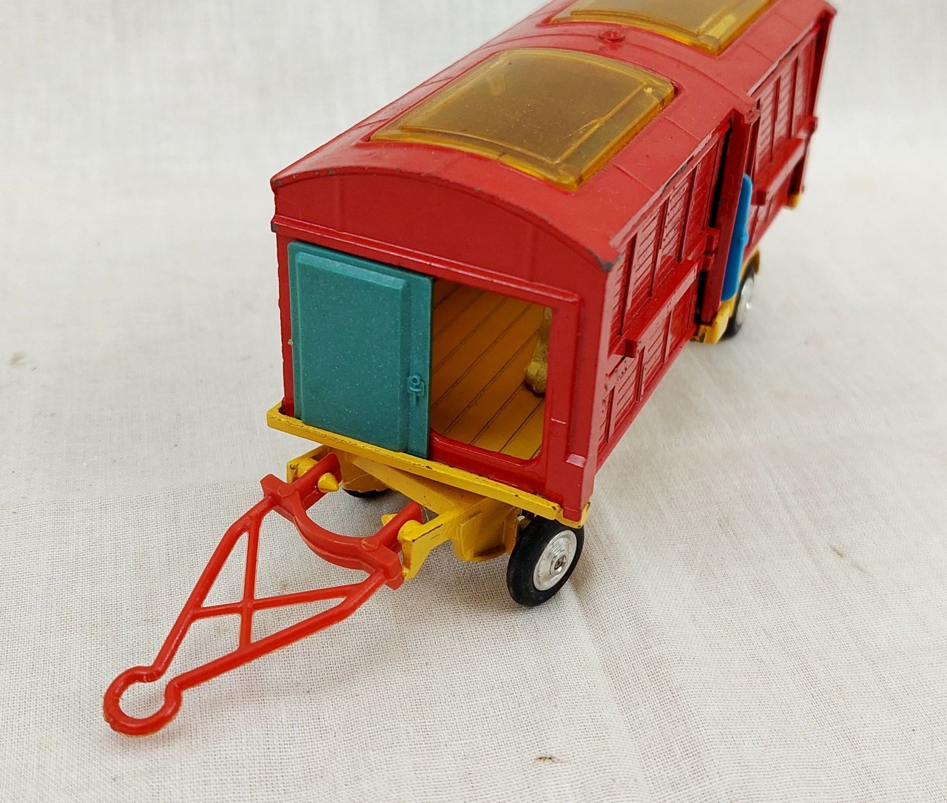 Corgi Toys Diecast 1123 Chipperfields Circus Polar Bears Animal Cage - Image 4