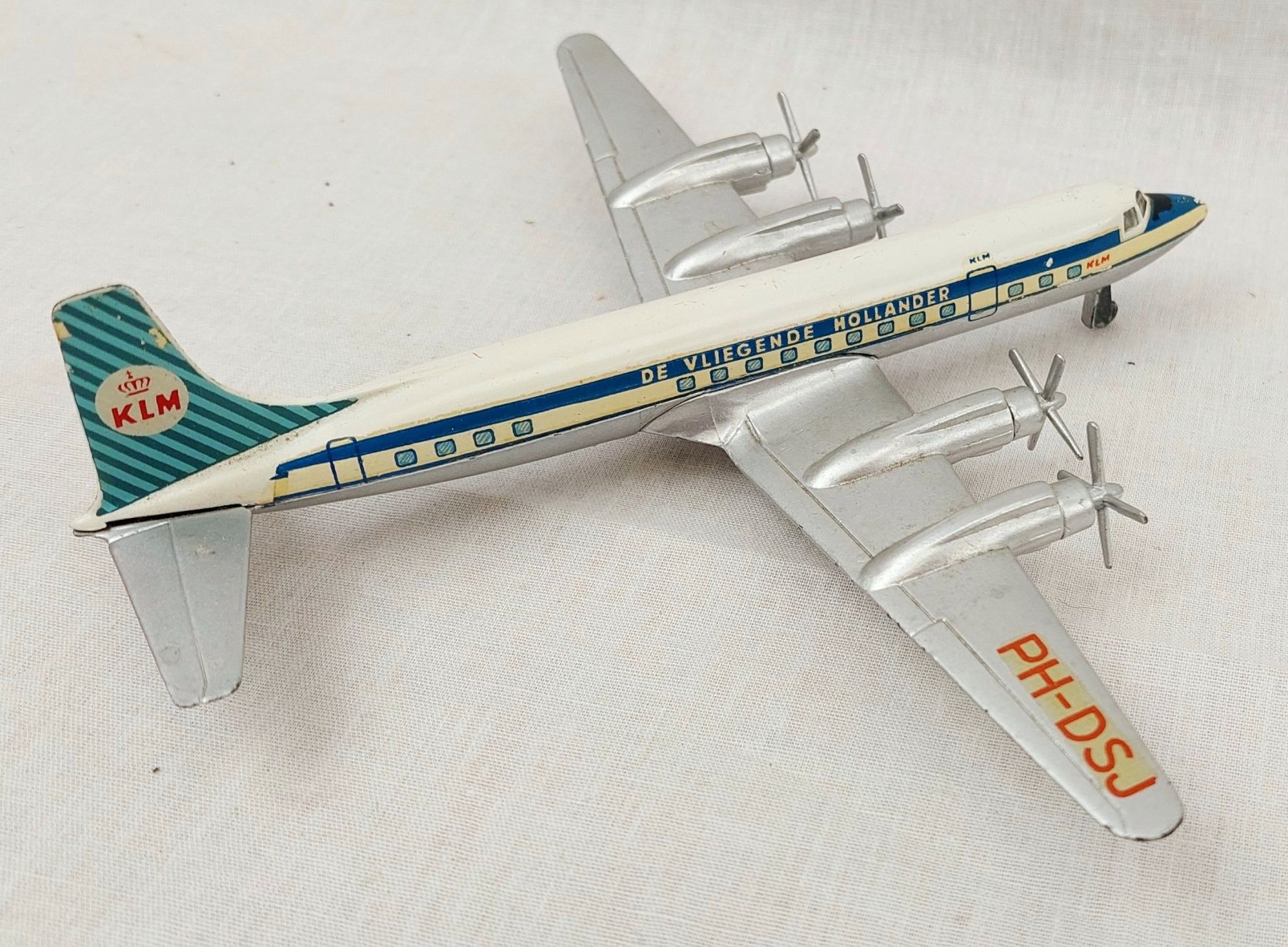 Tekno 765 DC-7C 1/200th Scale Airliner - Image 5