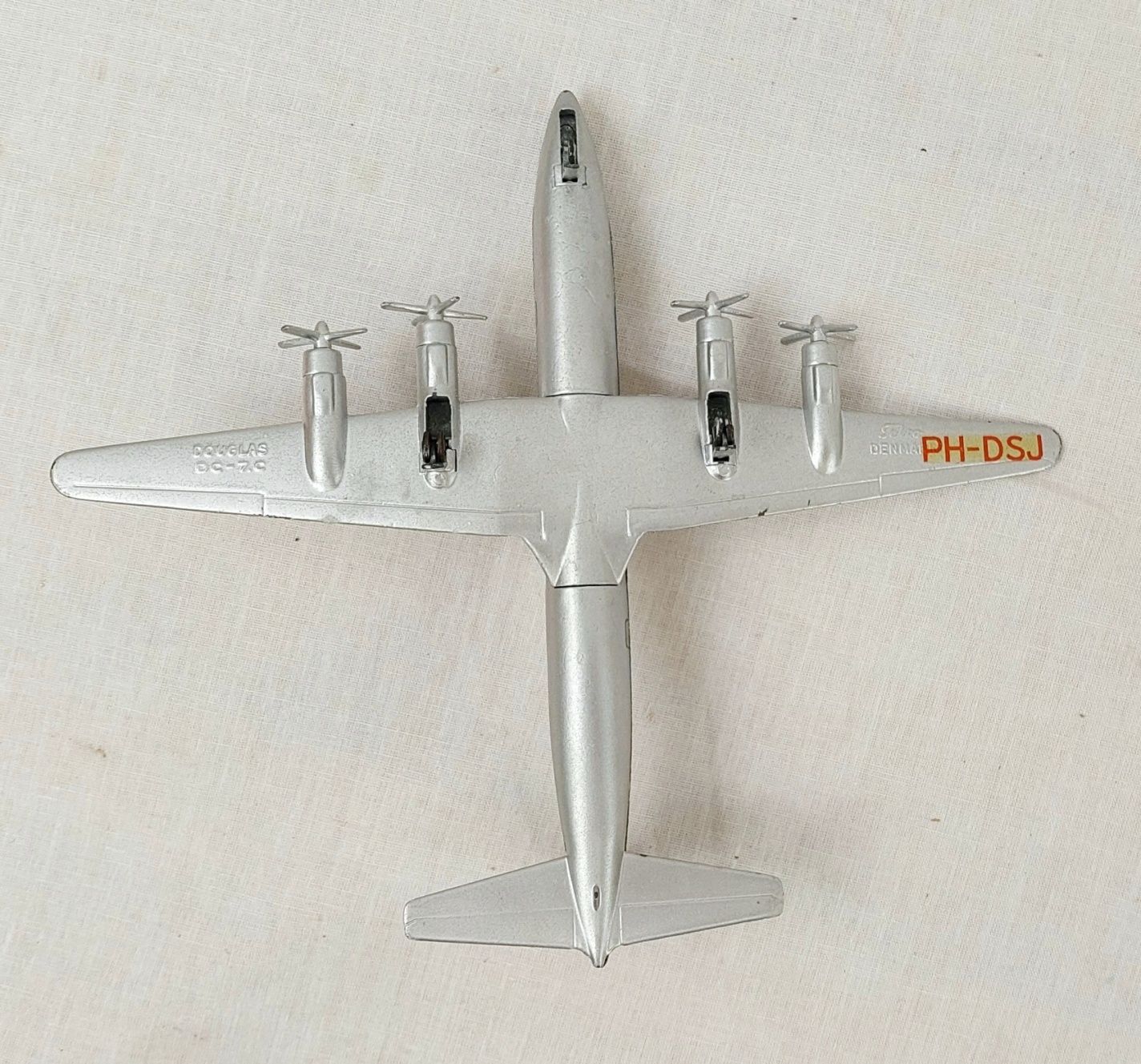 Tekno 765 DC-7C 1/200th Scale Airliner - Image 6