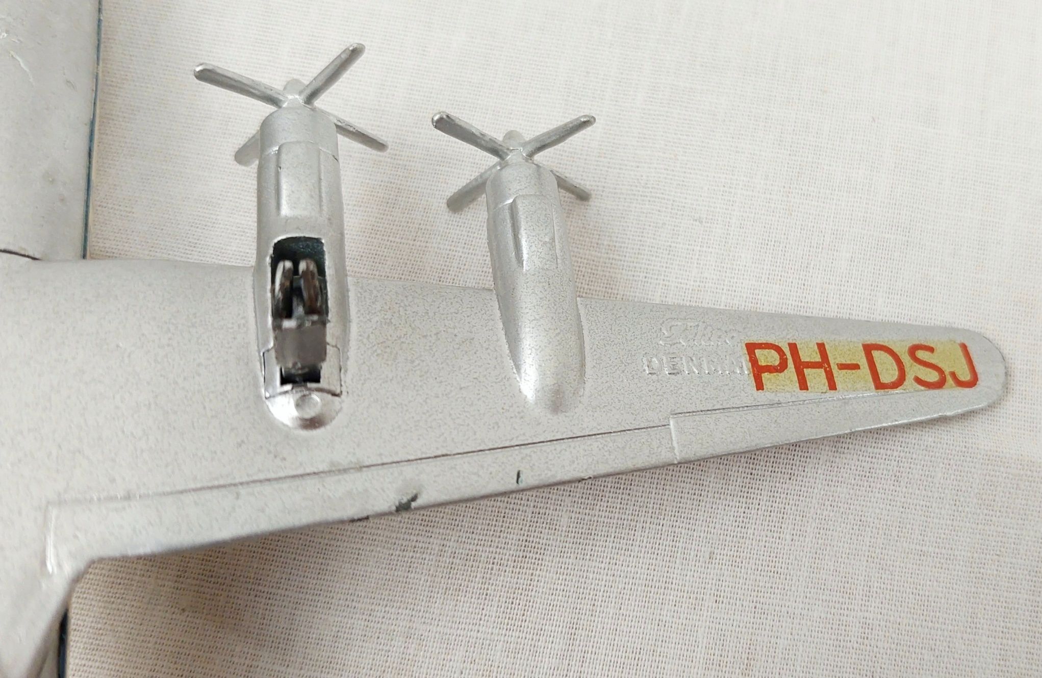 Tekno 765 DC-7C 1/200th Scale Airliner - Image 8