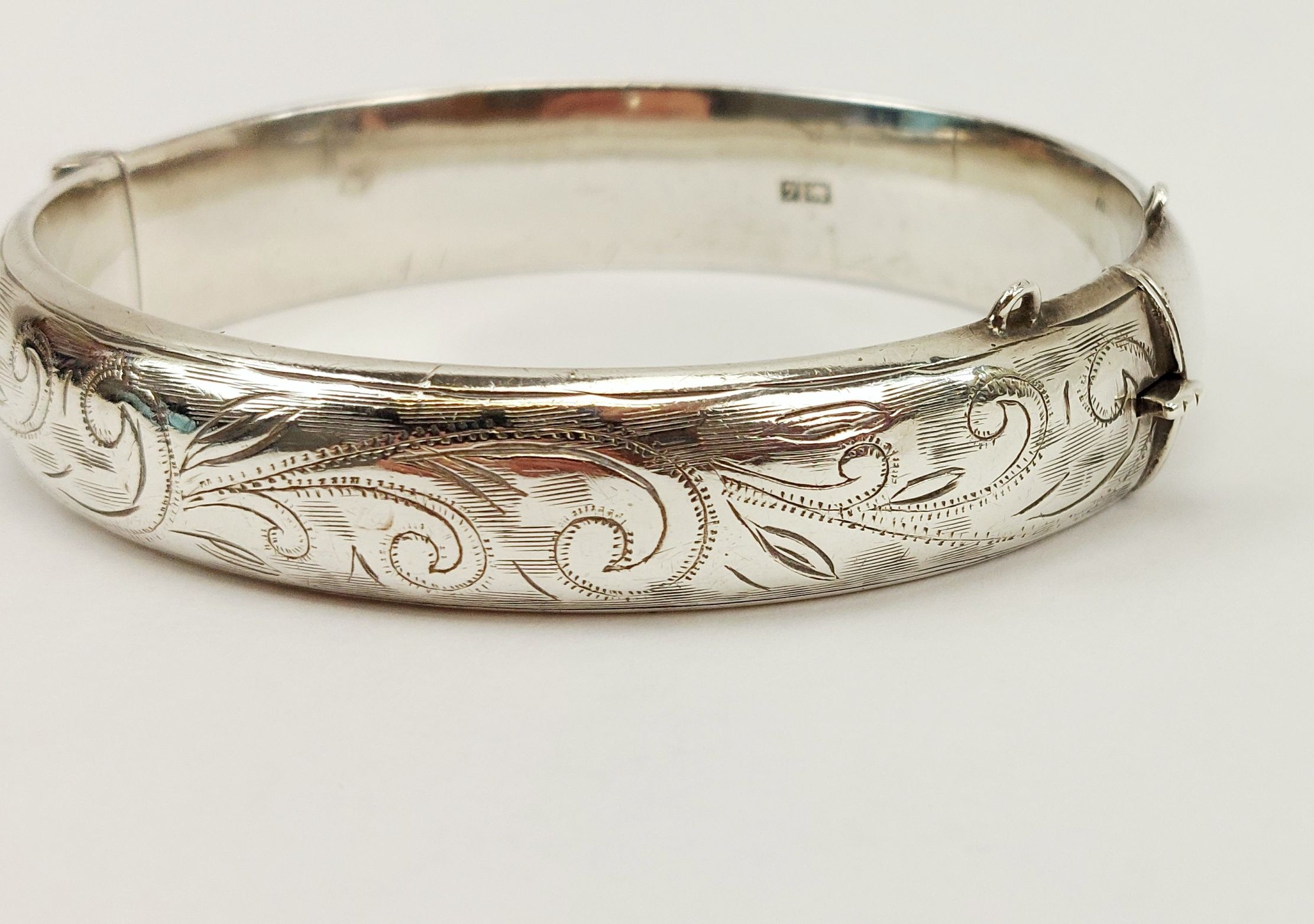 Sterling Silver Hinged Bangle Birmingham 1977 - Image 2
