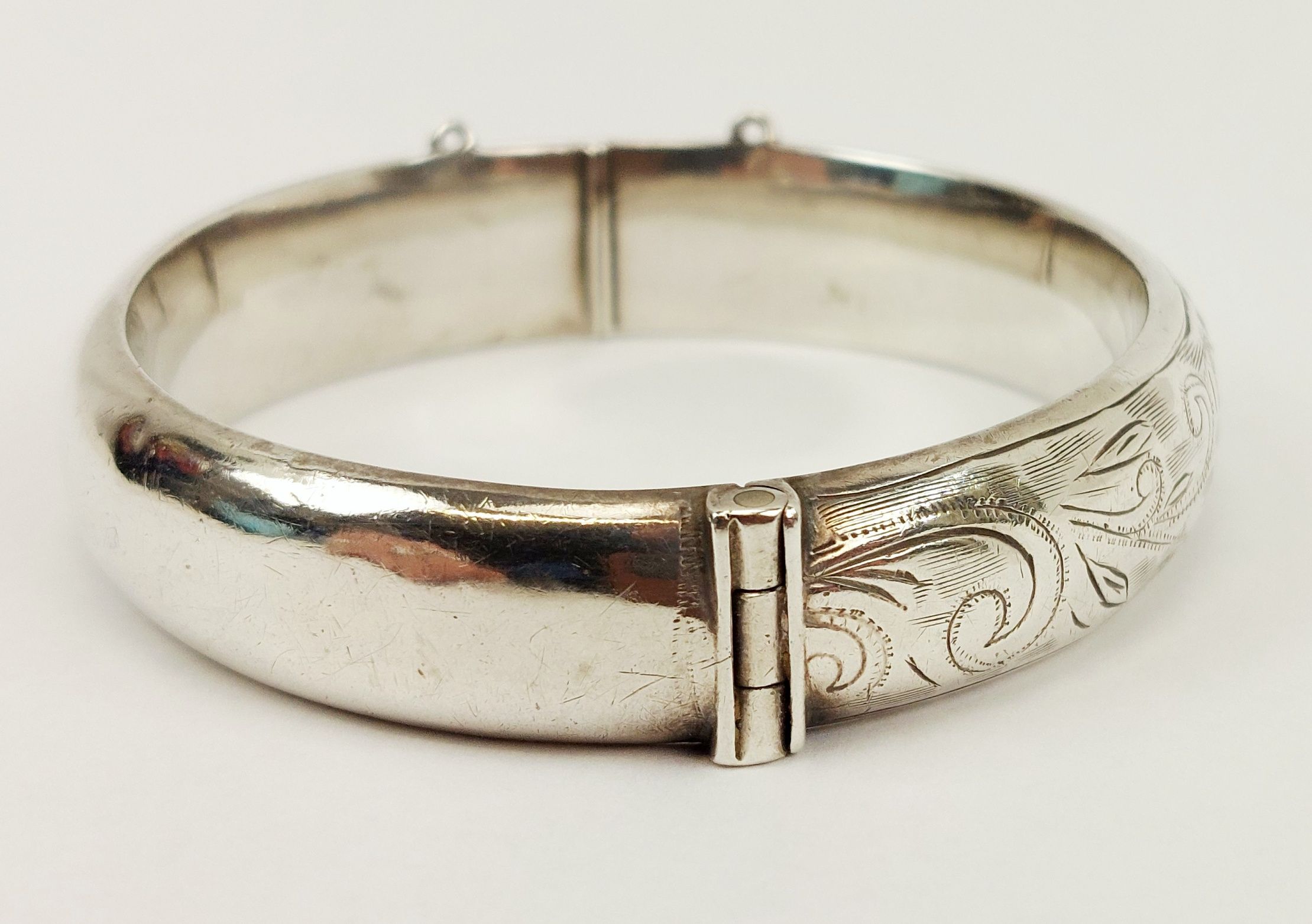 Sterling Silver Hinged Bangle Birmingham 1977 - Image 4