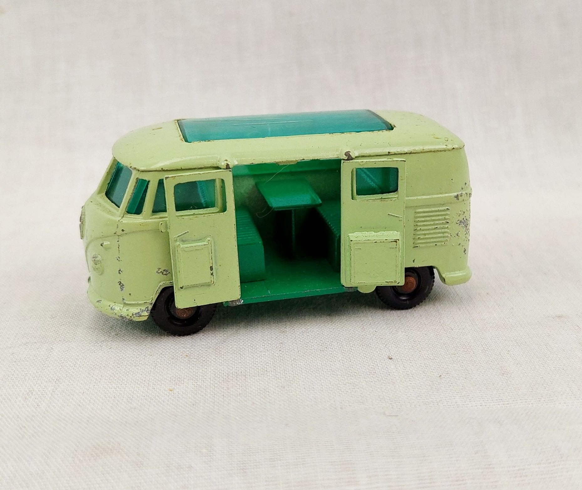 Matchbox Lesney No 34 Volkswagen Caravette Diecast Van - Image 4
