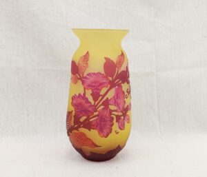 Tip Galle Cameo Floral Glass Vase