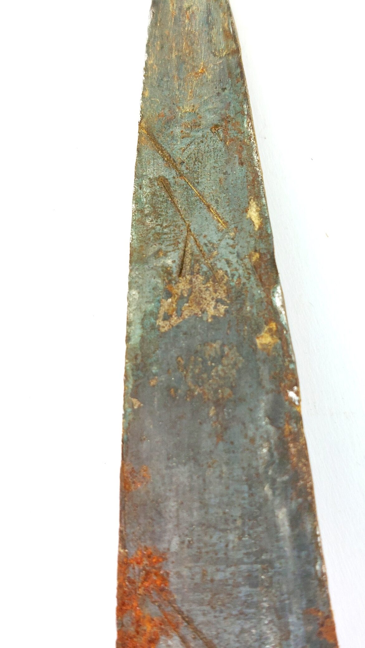 West African Tribal Dagger with Crocodile-Skin Grip and Cowrie-Decorated Sheath - Image 12