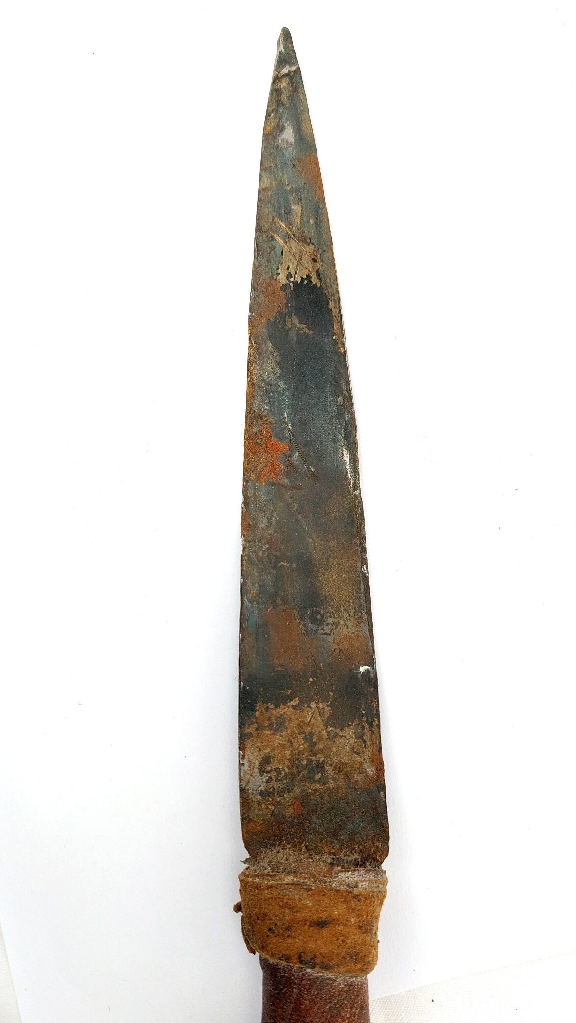 West African Tribal Dagger with Crocodile-Skin Grip and Cowrie-Decorated Sheath - Image 5