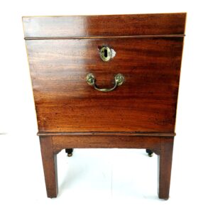 British, c.1905, Edwardian Mahogany Cellarette on Brass Castors