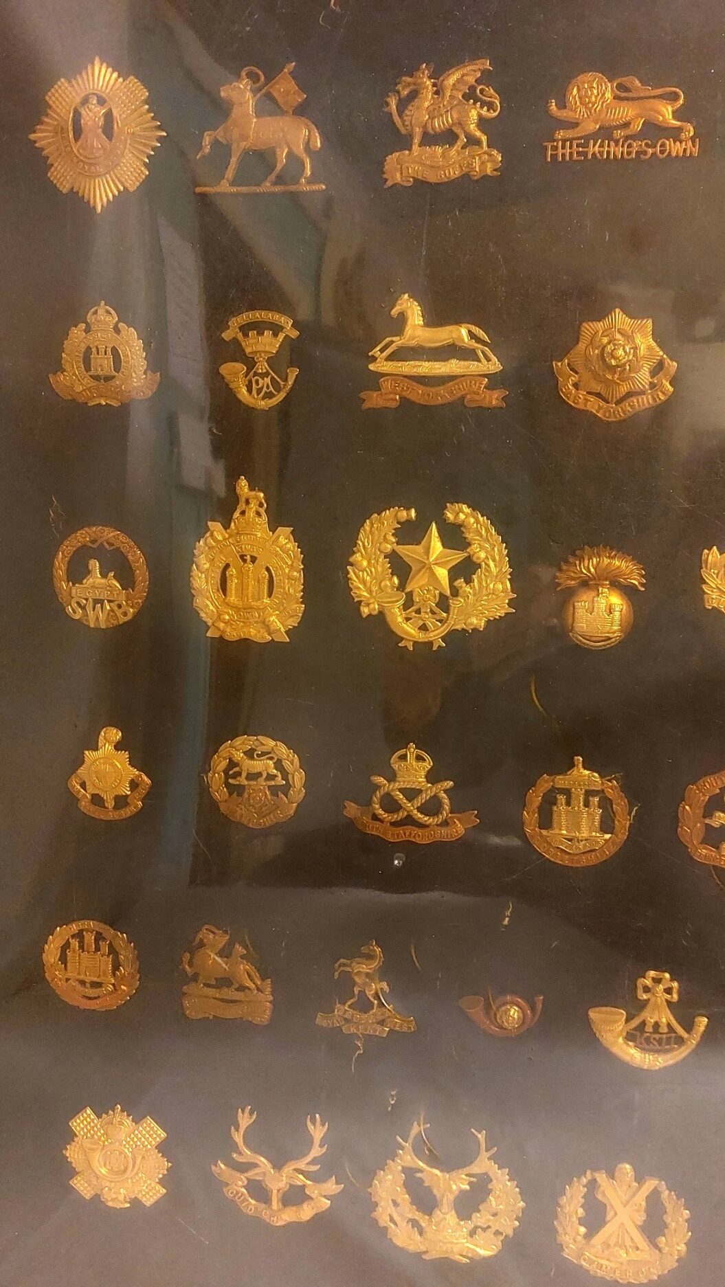 British, cWW1-WW2, Framed Display of 66 Original Brass & Gilding-Metal Army Cap Badges - Image 3