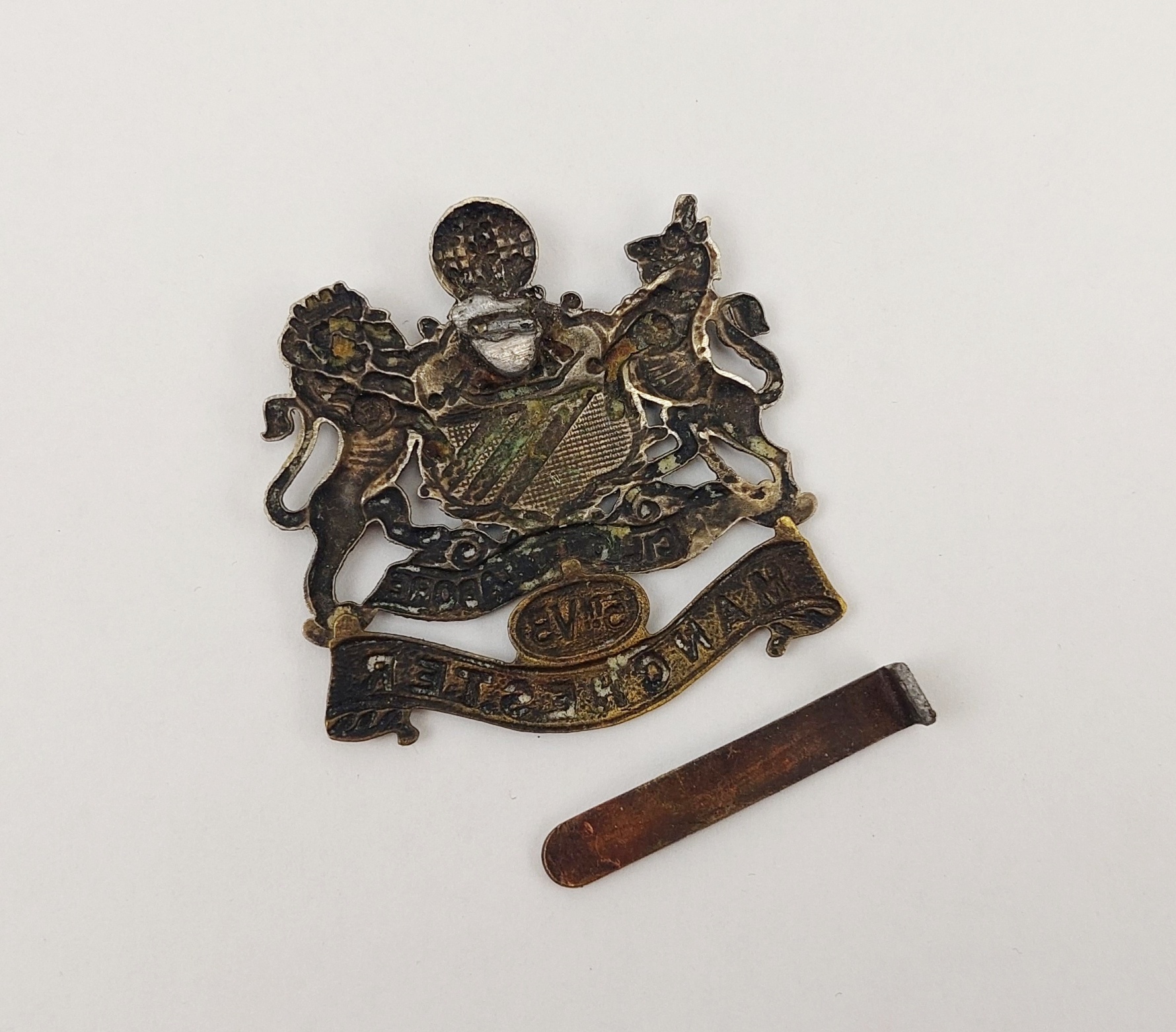 Manchester Volunteers 5th Brigade 1881-1908 Cap Badge - Image 2