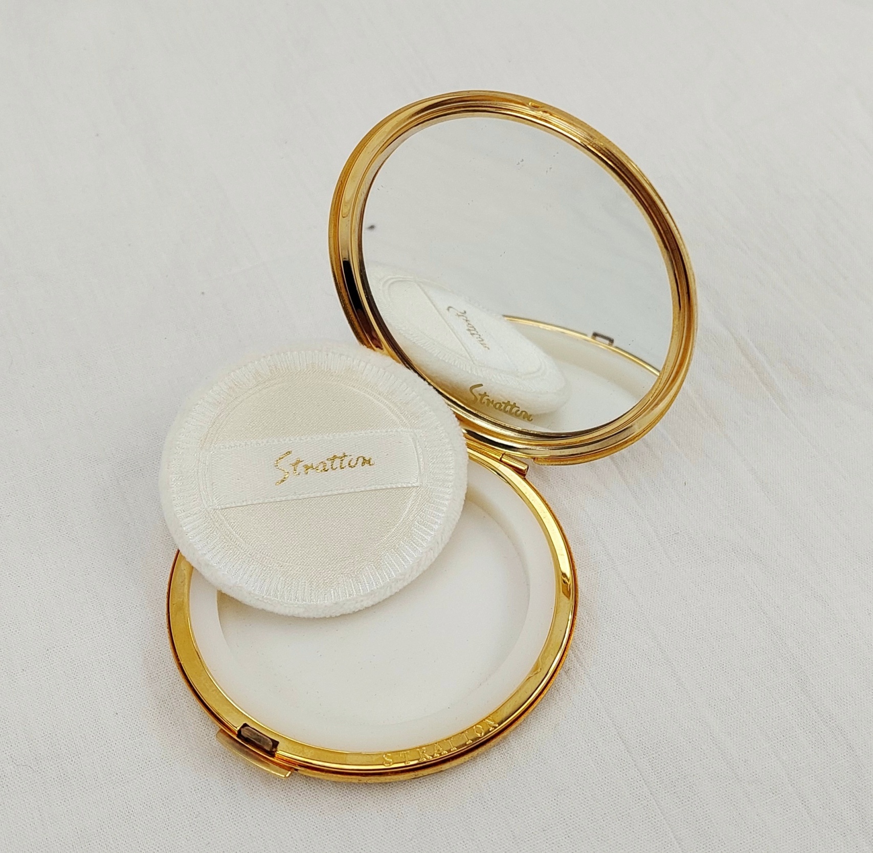 Vintage Ladies Stratton Compact - Image 2