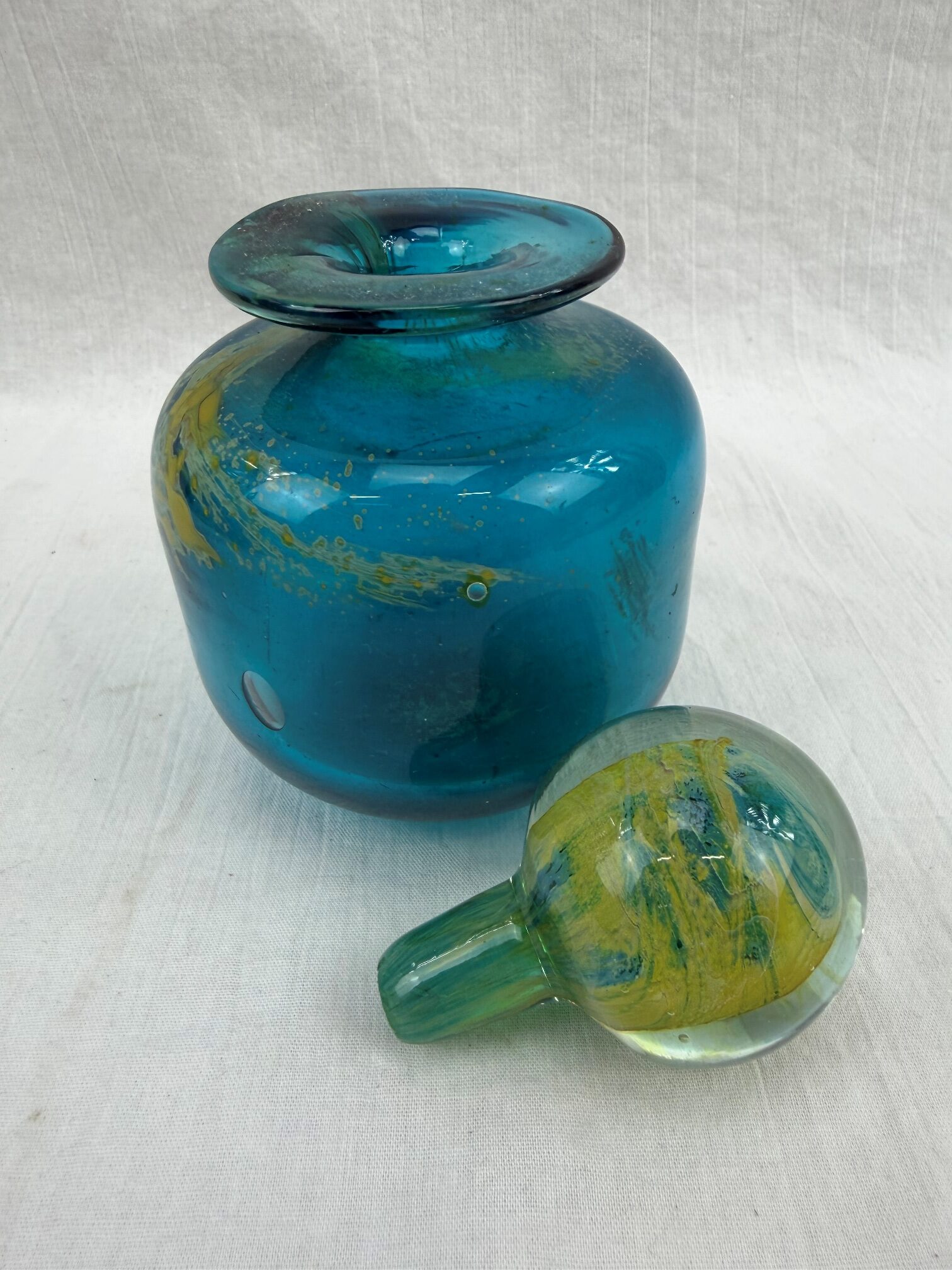 1970s Signed Mdina Sand and Sea Pattern Glass Stoppered Perfume Bottle - Image 3