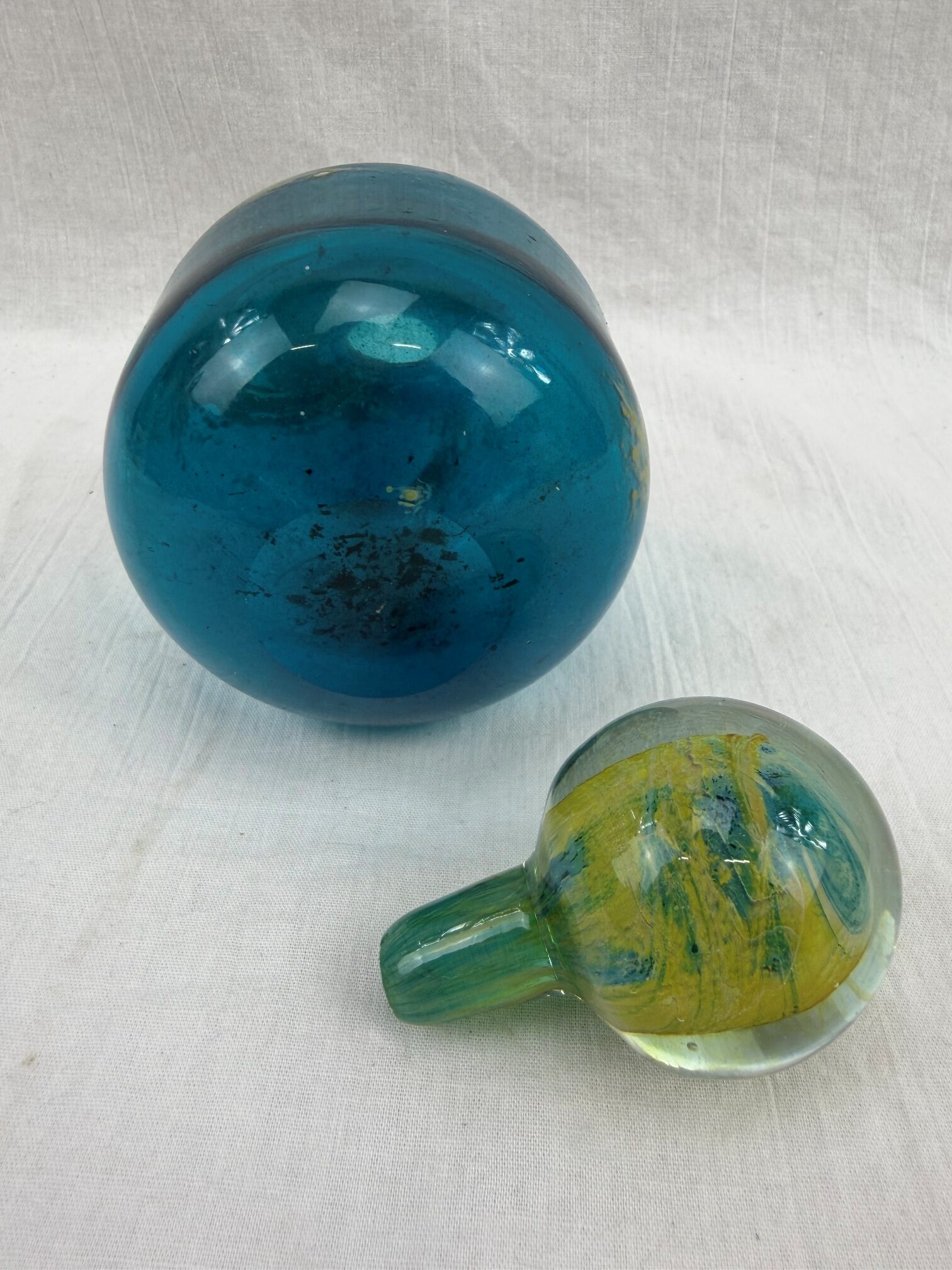 1970s Signed Mdina Sand and Sea Pattern Glass Stoppered Perfume Bottle - Image 4