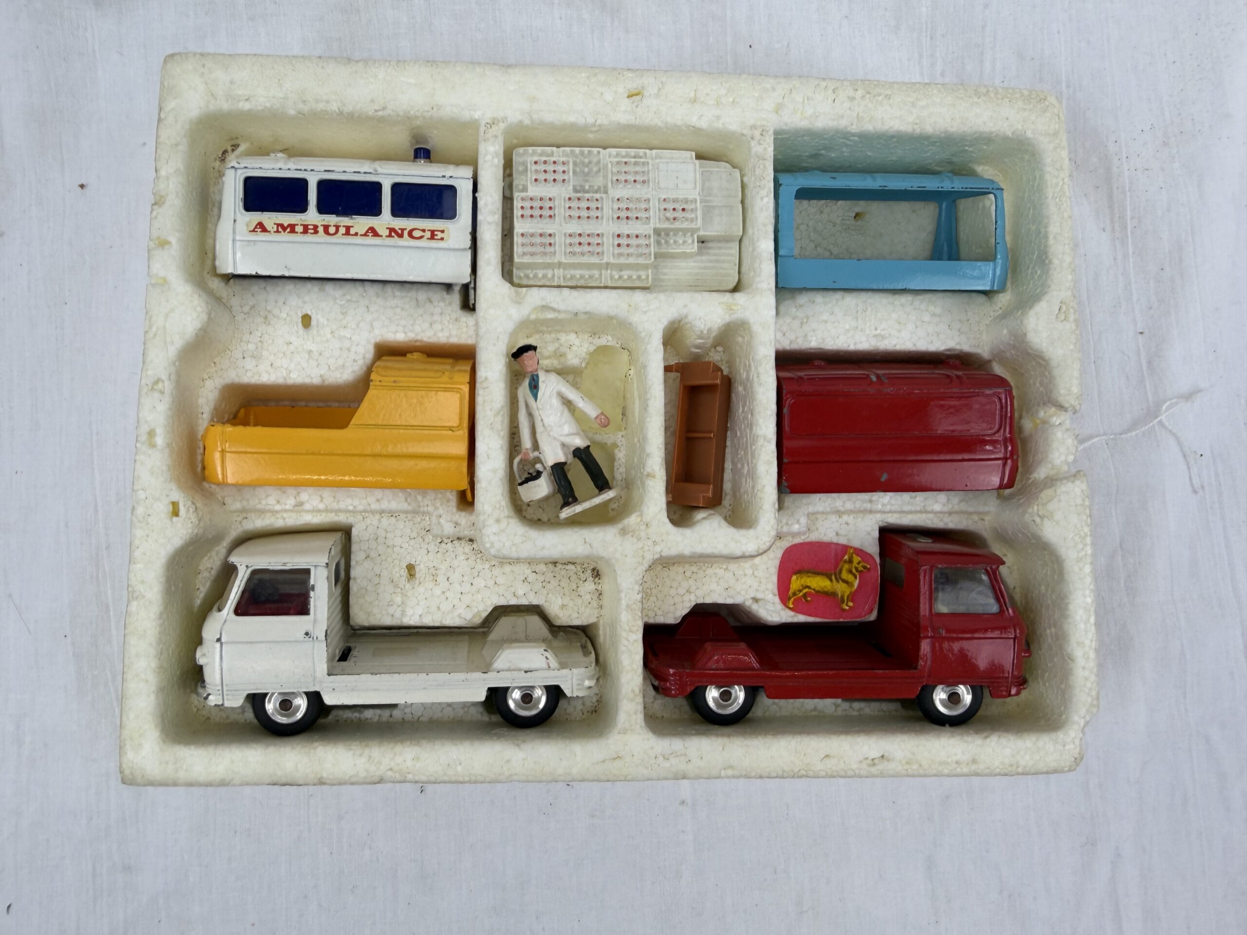 Boxed Corgi Toys Constructor Set GS/24 Comer 3/4 Ton Chassis - Image 2
