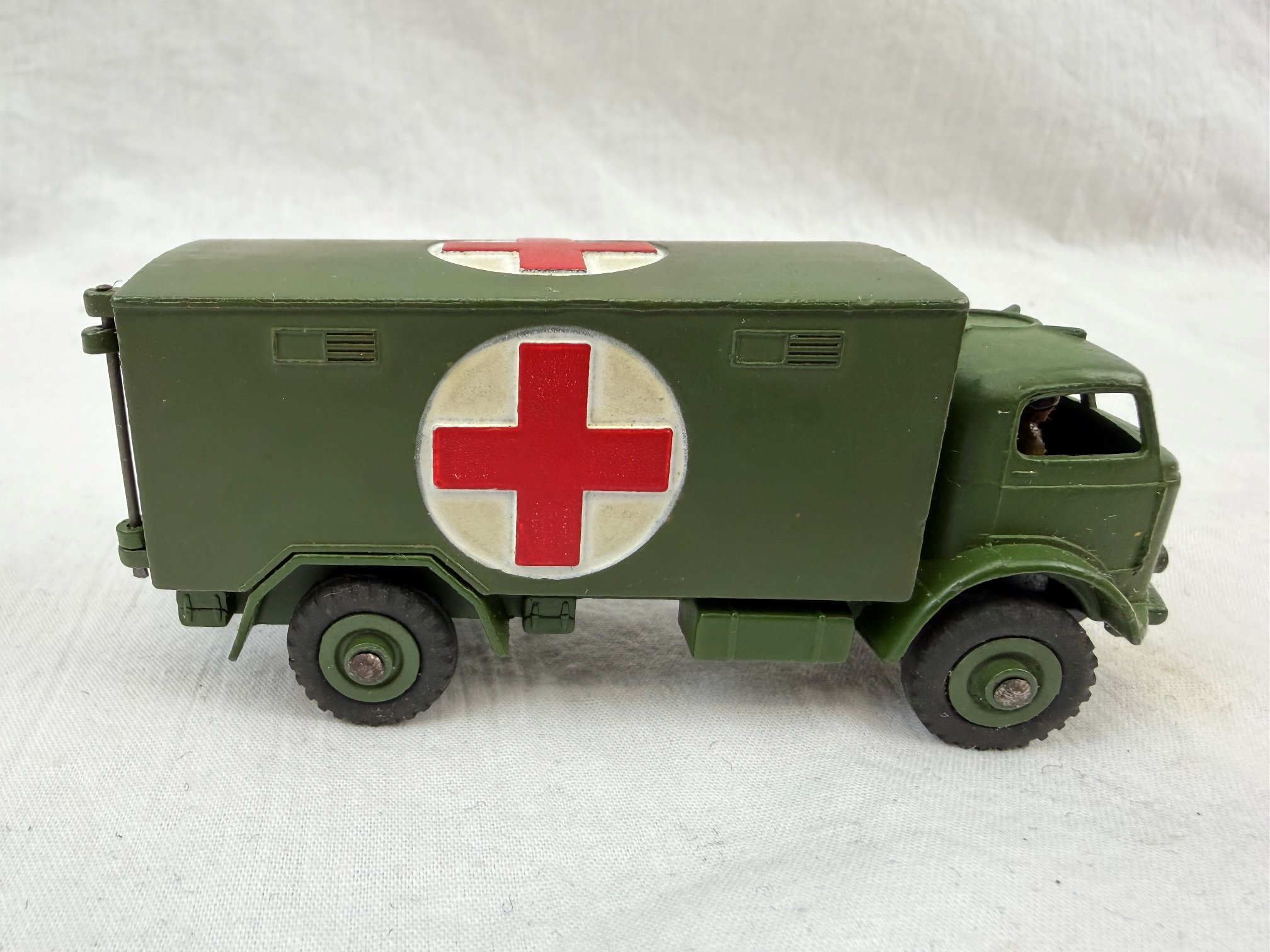 Boxed Dinky Toys 626 Military Ambulance - Image 3