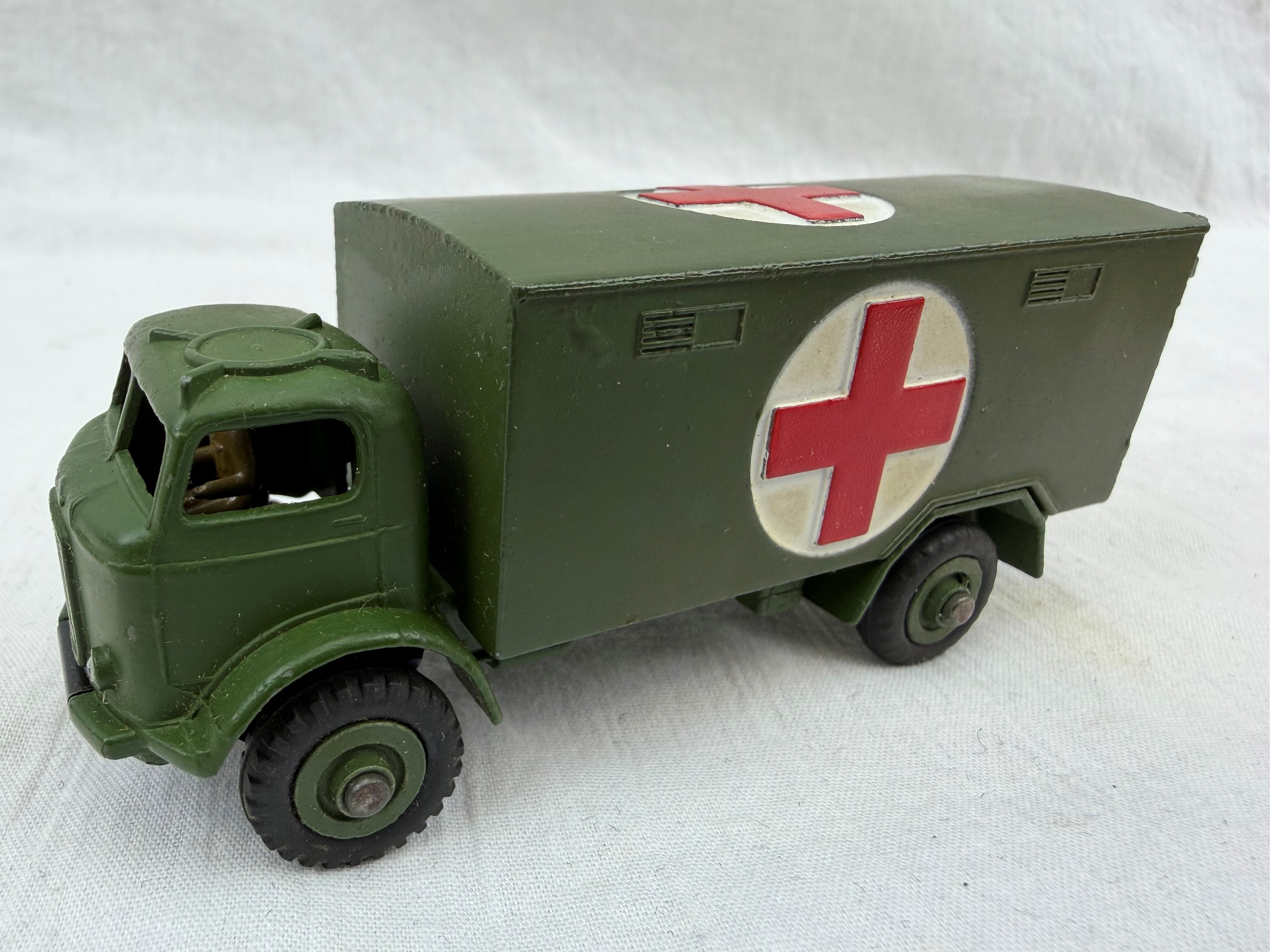 Boxed Dinky Toys 626 Military Ambulance - Image 2