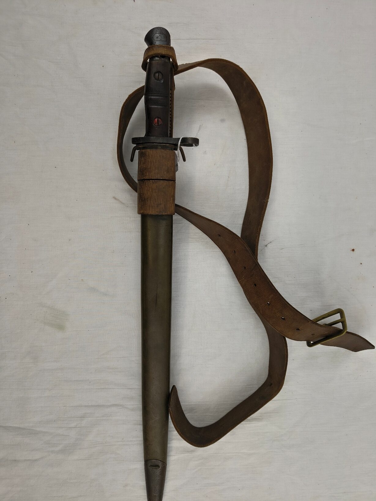 British WW1 1907 Pattern 1917 Bayonet By Remington With Scabbard, Frog and Belt - Image 4