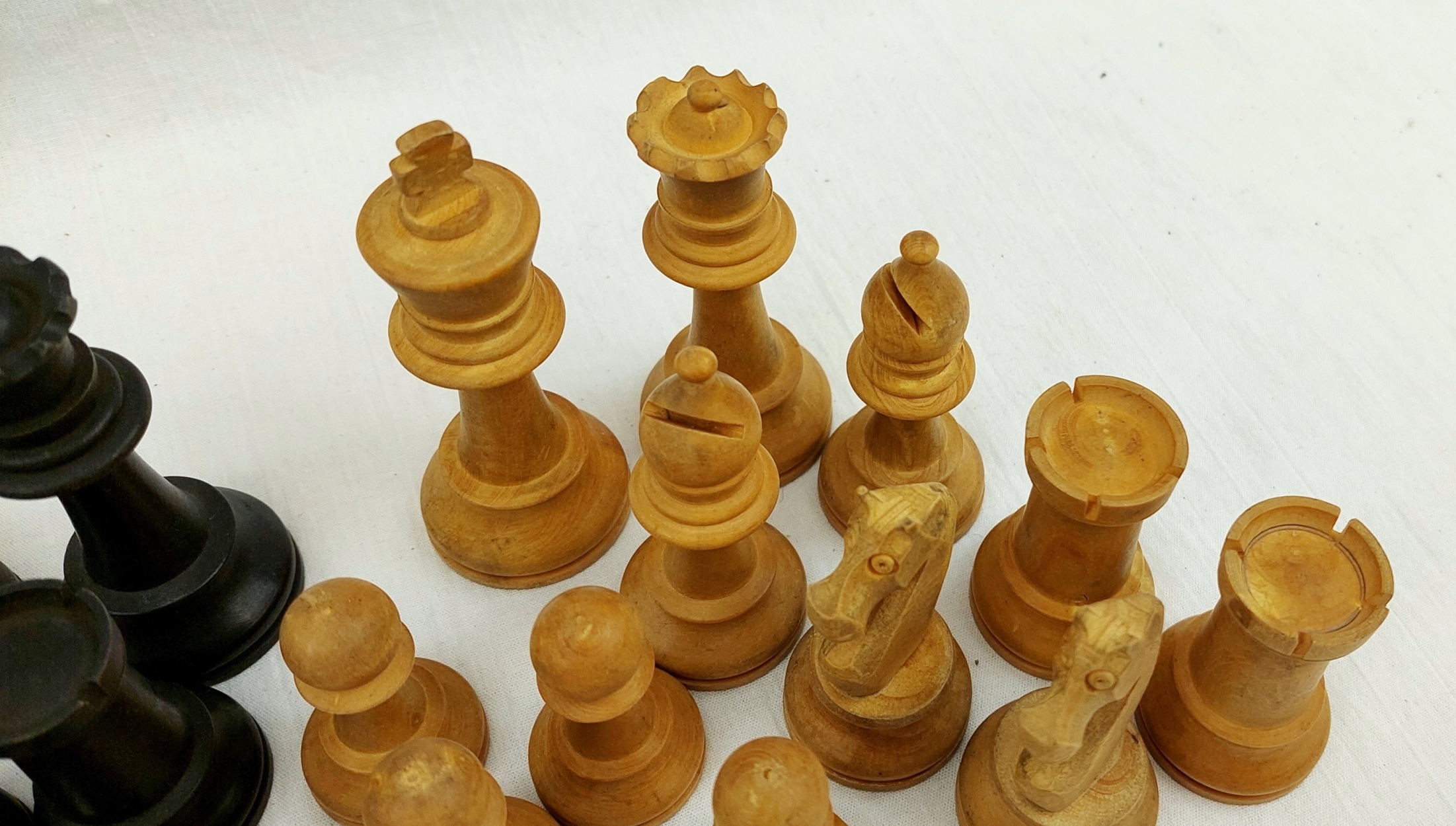 Vintage Carved Wooden Staunton Pattern Chess Set In A Wooden Box - Image 9