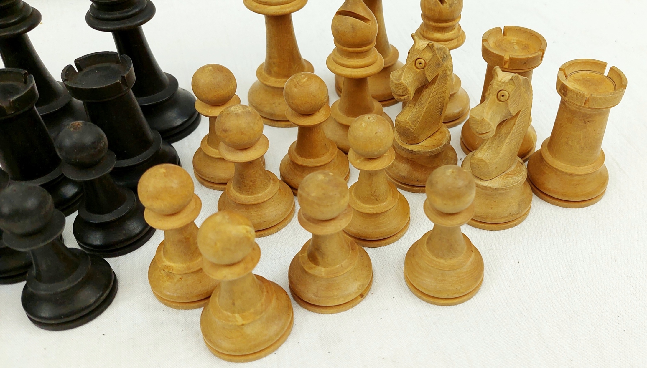 Vintage Carved Wooden Staunton Pattern Chess Set In A Wooden Box - Image 8