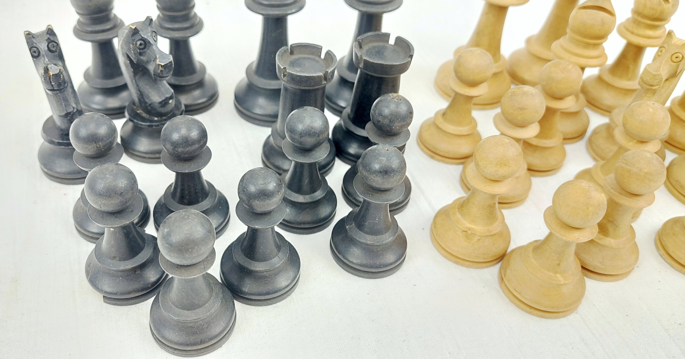 Vintage Carved Wooden Staunton Pattern Chess Set In A Wooden Box - Image 7