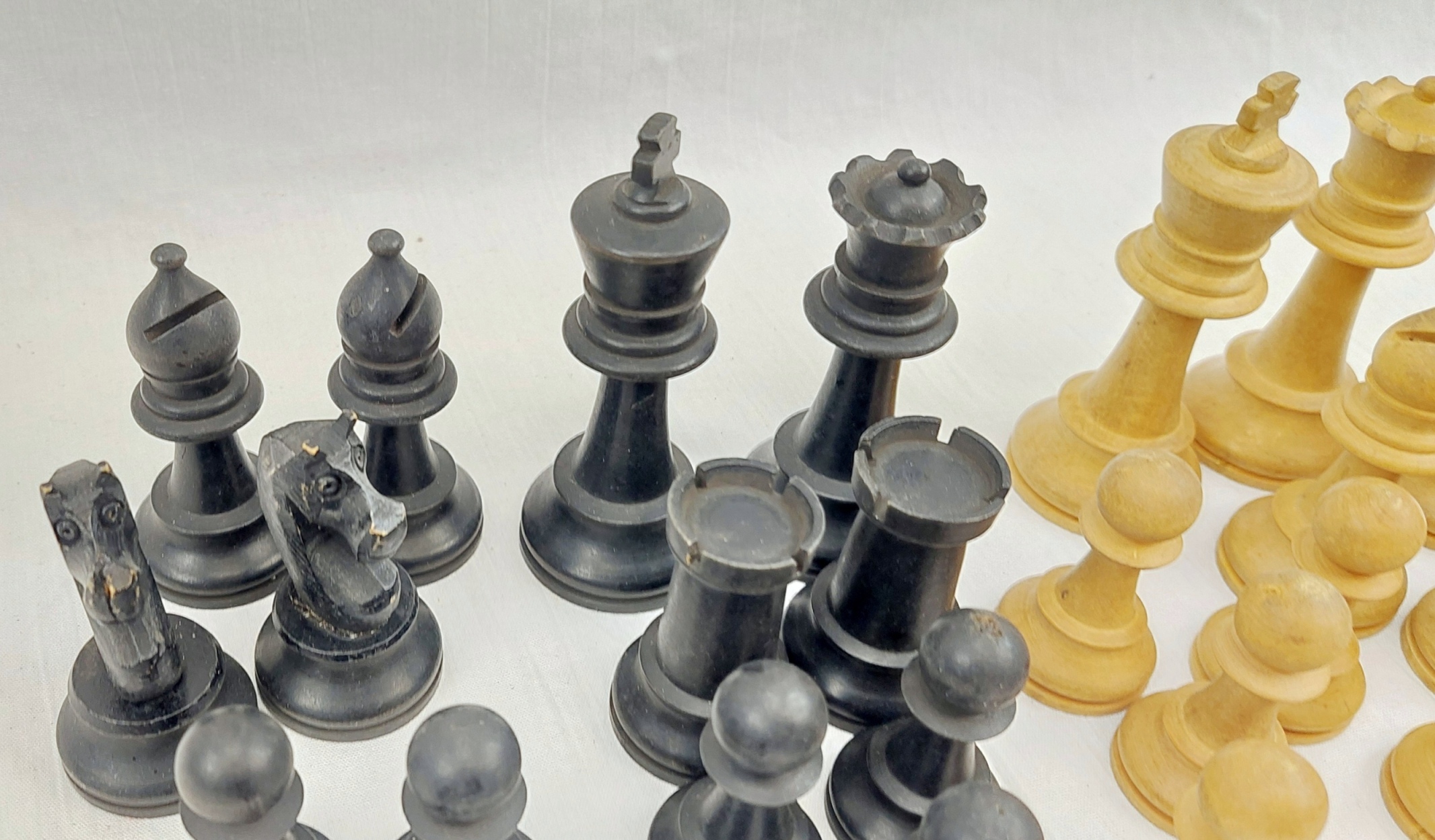 Vintage Carved Wooden Staunton Pattern Chess Set In A Wooden Box - Image 6