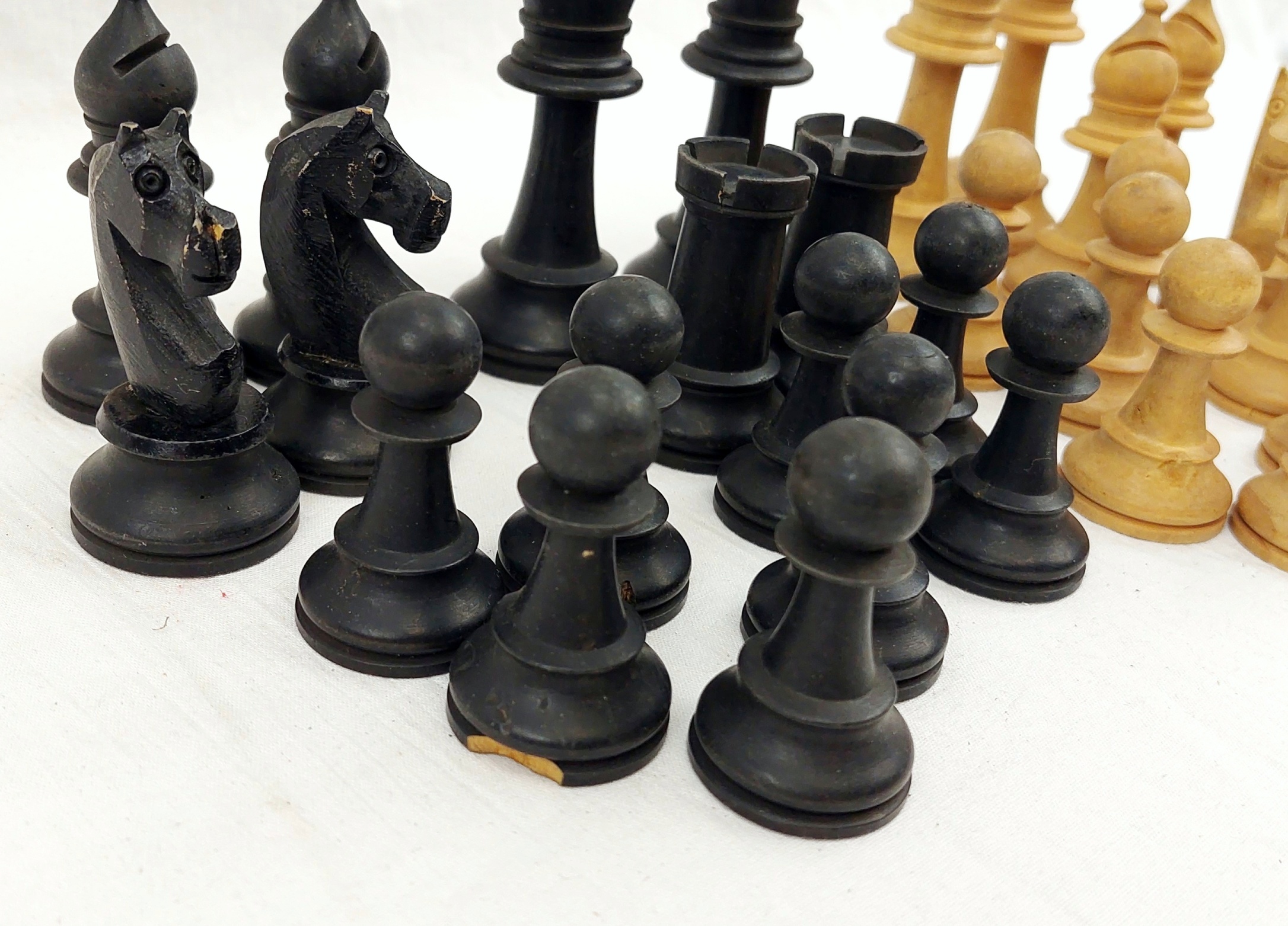 Vintage Carved Wooden Staunton Pattern Chess Set In A Wooden Box - Image 5
