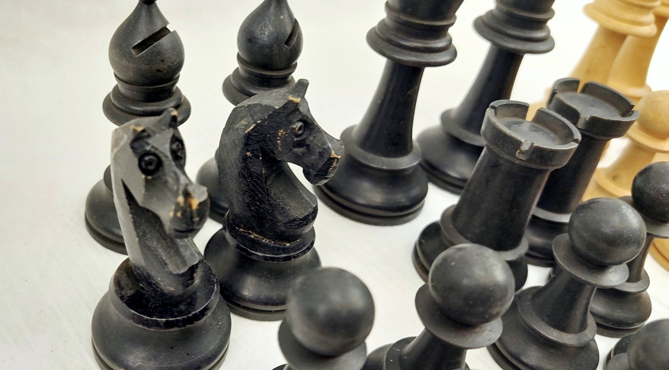 Vintage Carved Wooden Staunton Pattern Chess Set In A Wooden Box - Image 4