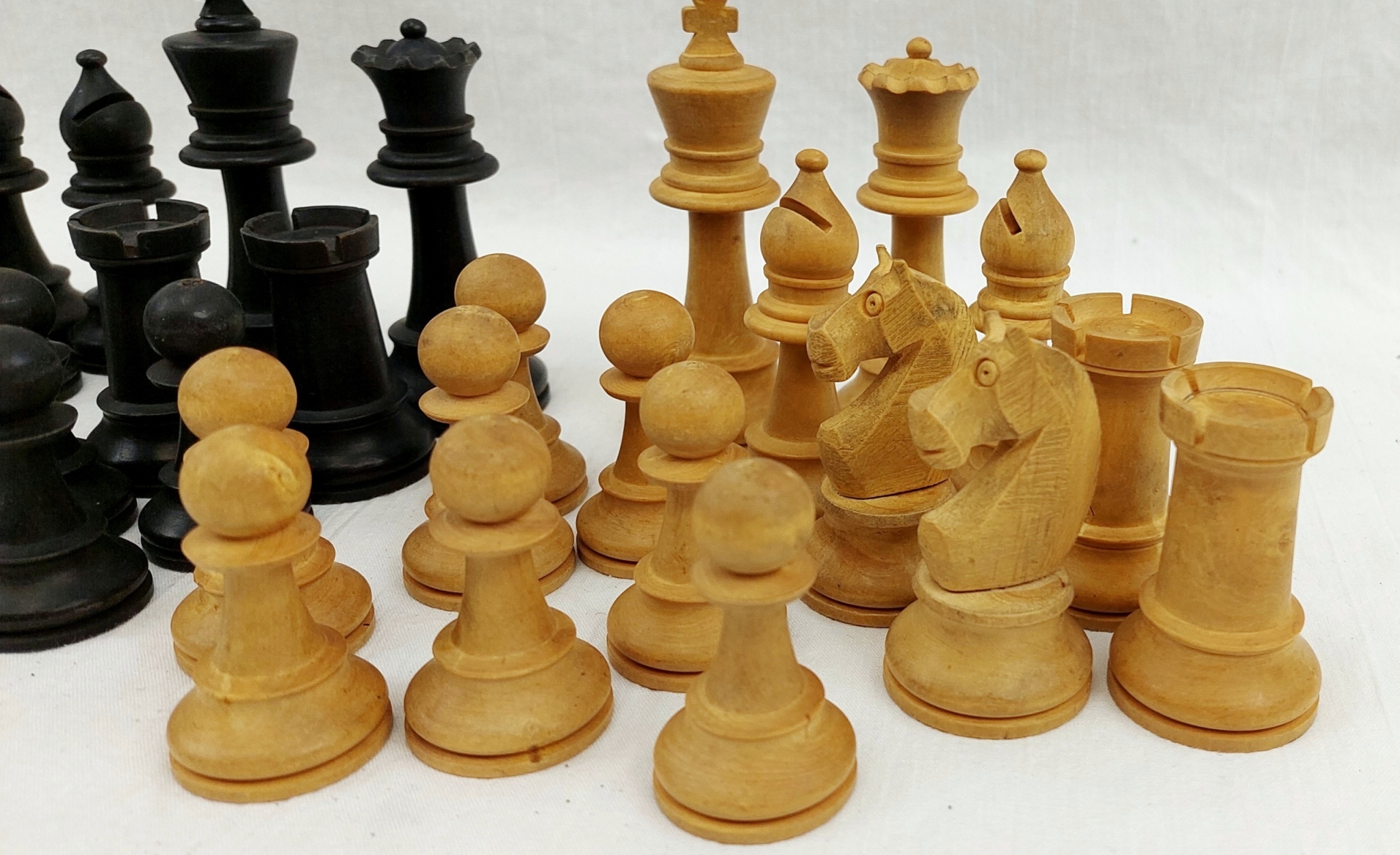 Vintage Carved Wooden Staunton Pattern Chess Set In A Wooden Box - Image 3