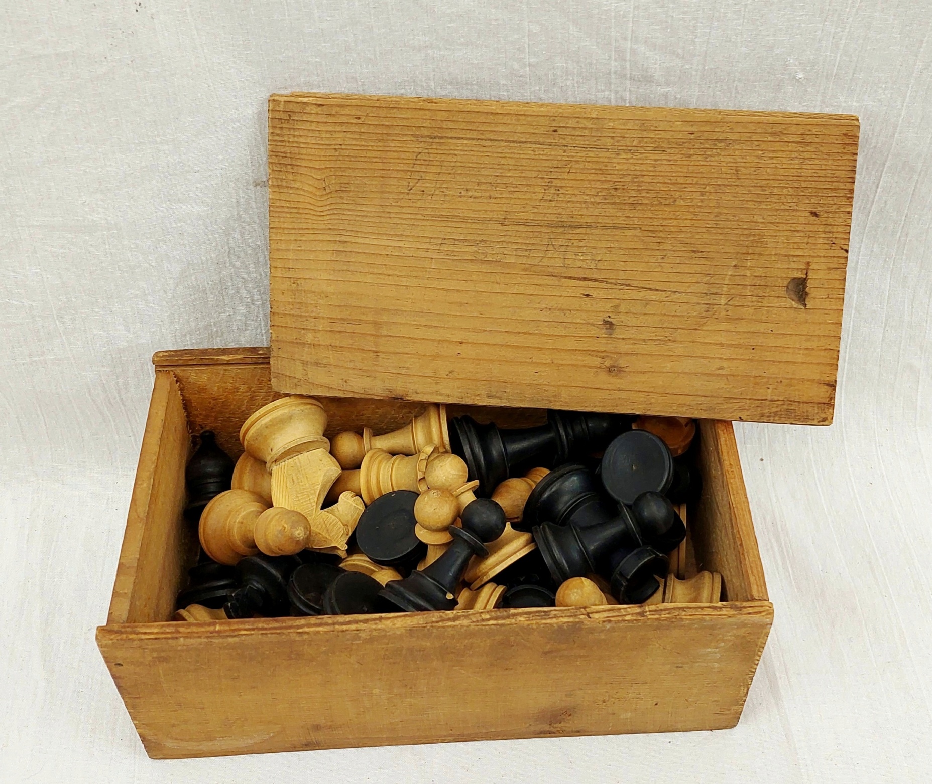 Vintage Carved Wooden Staunton Pattern Chess Set In A Wooden Box - Image 2