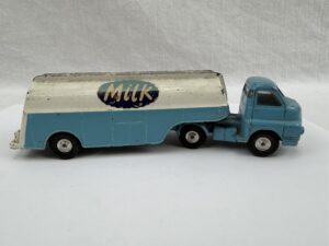 Corgi Major Bedford Milk Lorry 1129