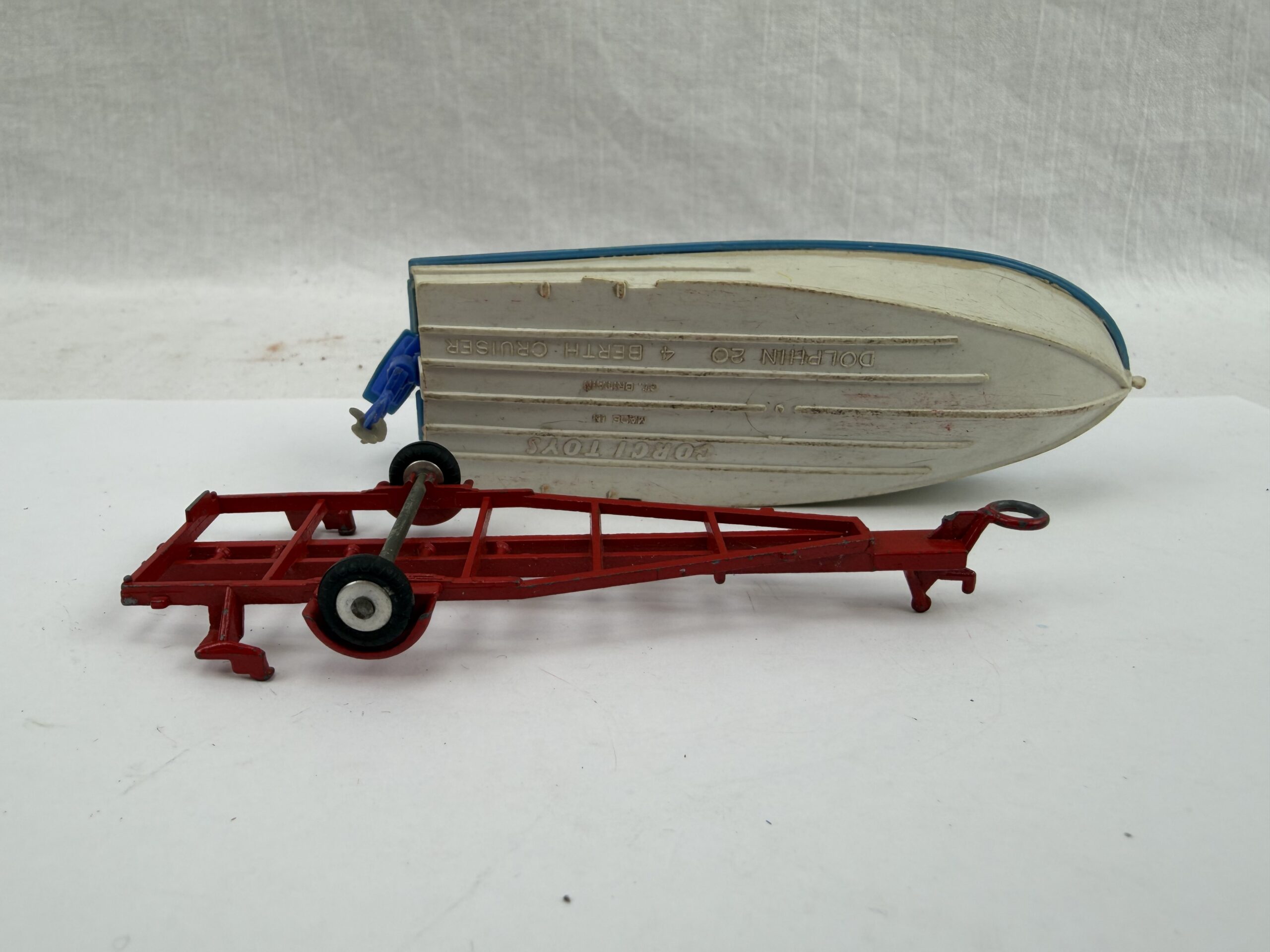 Corgi Toys 104 Dolphin Cabin Cruiser - Image 3