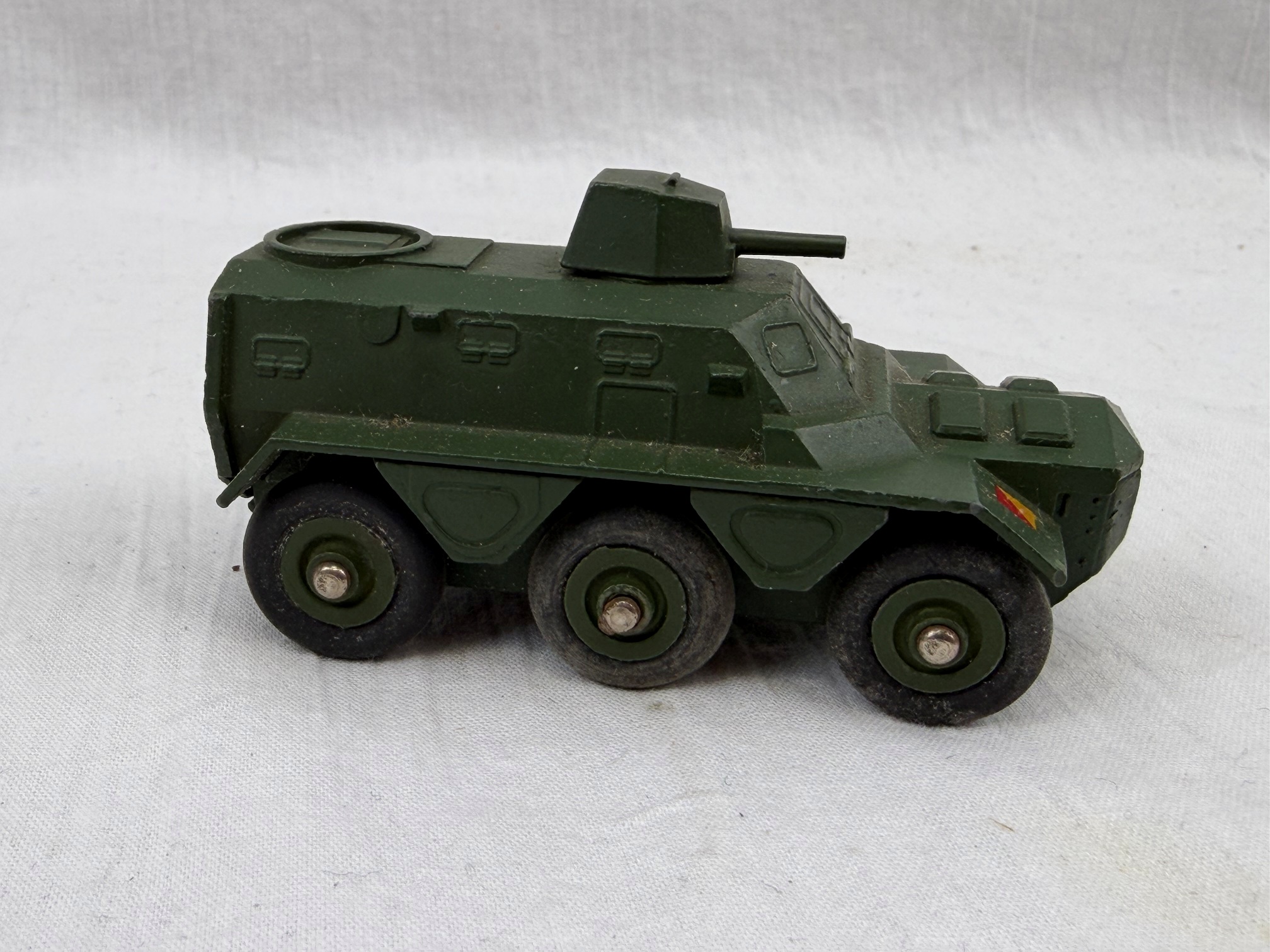 Dinky Toys 676 Armoured Personnel Carrier - Image 4