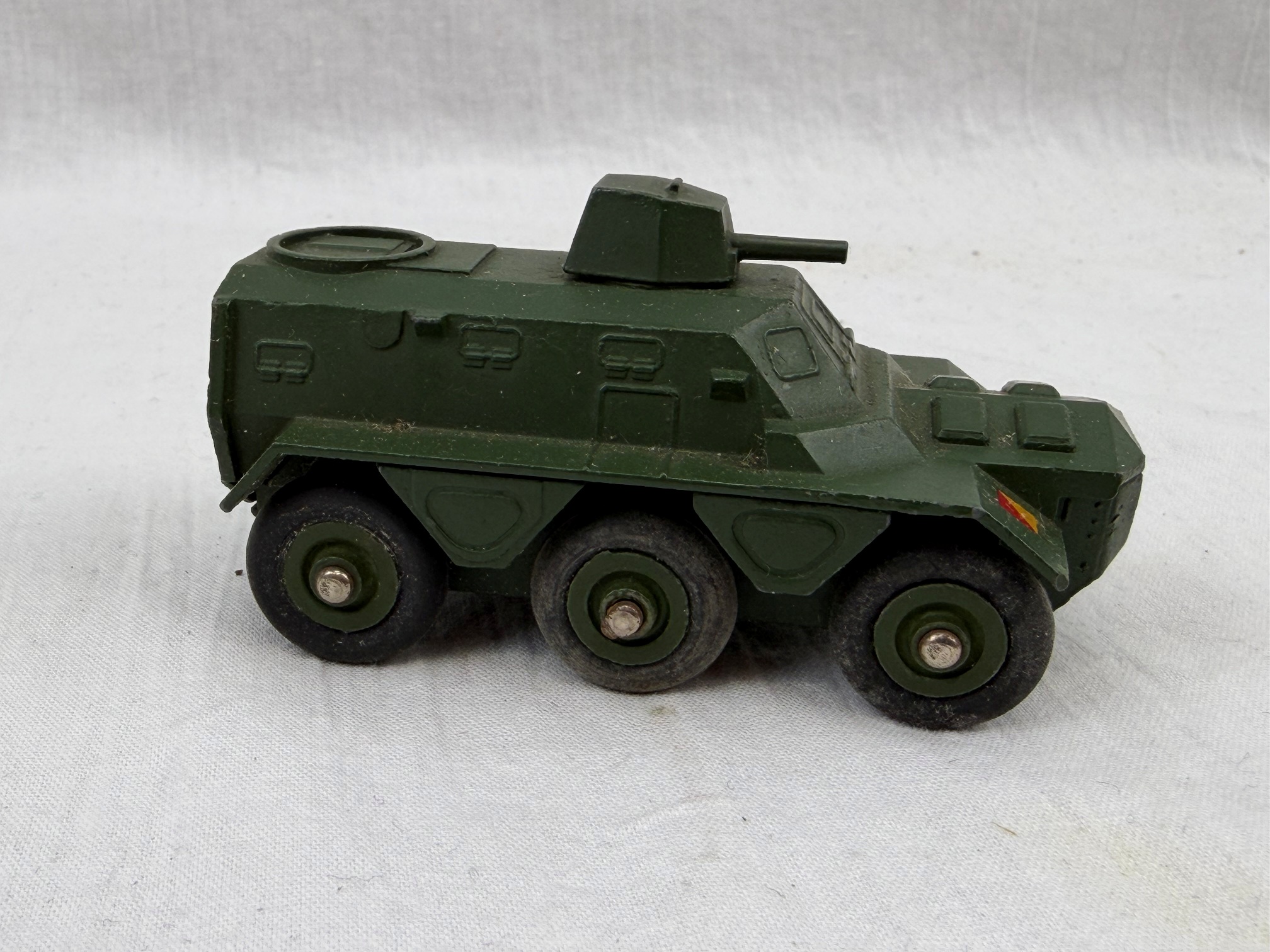 Dinky Toys 676 Armoured Personnel Carrier - Image 2