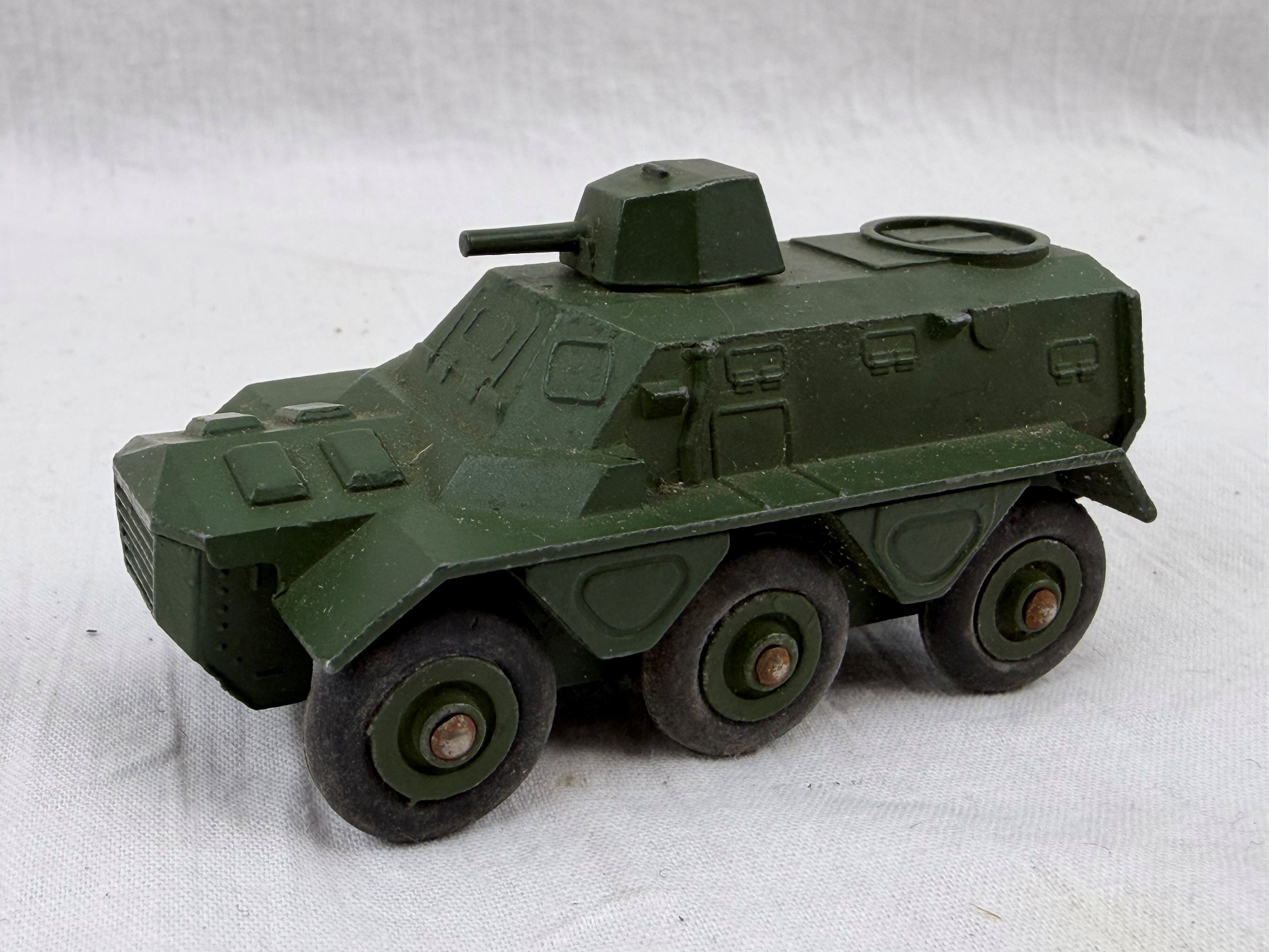 Dinky Toys 676 Armoured Personnel Carrier - Image 3