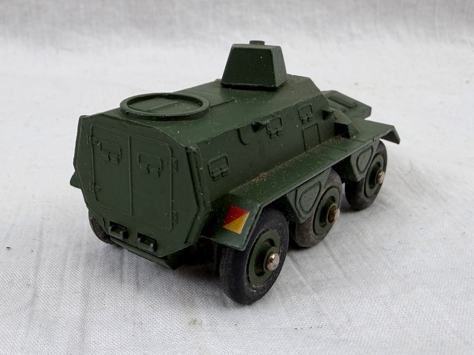 Dinky Toys 676 Armoured Personnel Carrier - Image 5