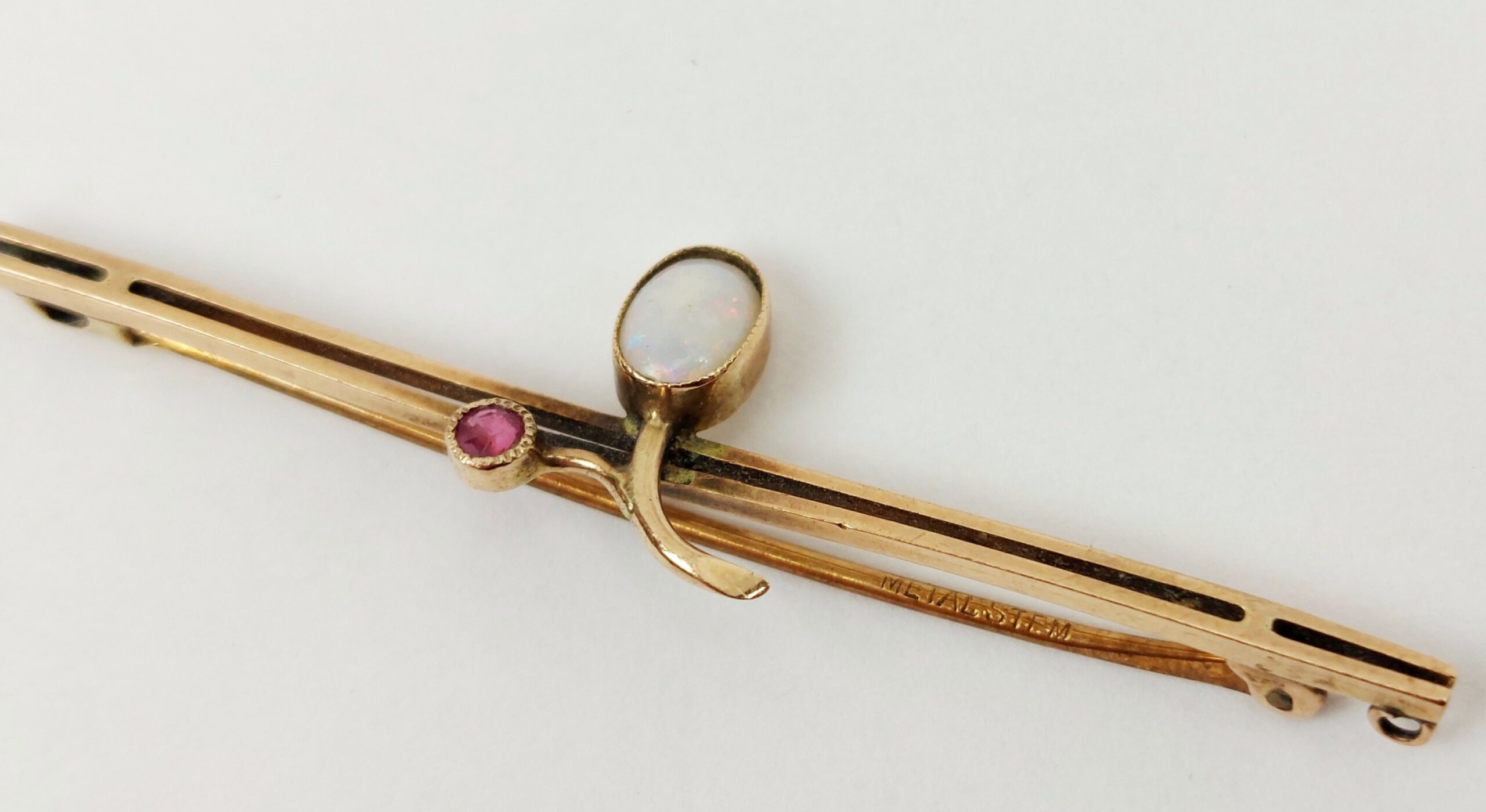 9ct Gold Opal & Ruby Bar Brooch - Image 3